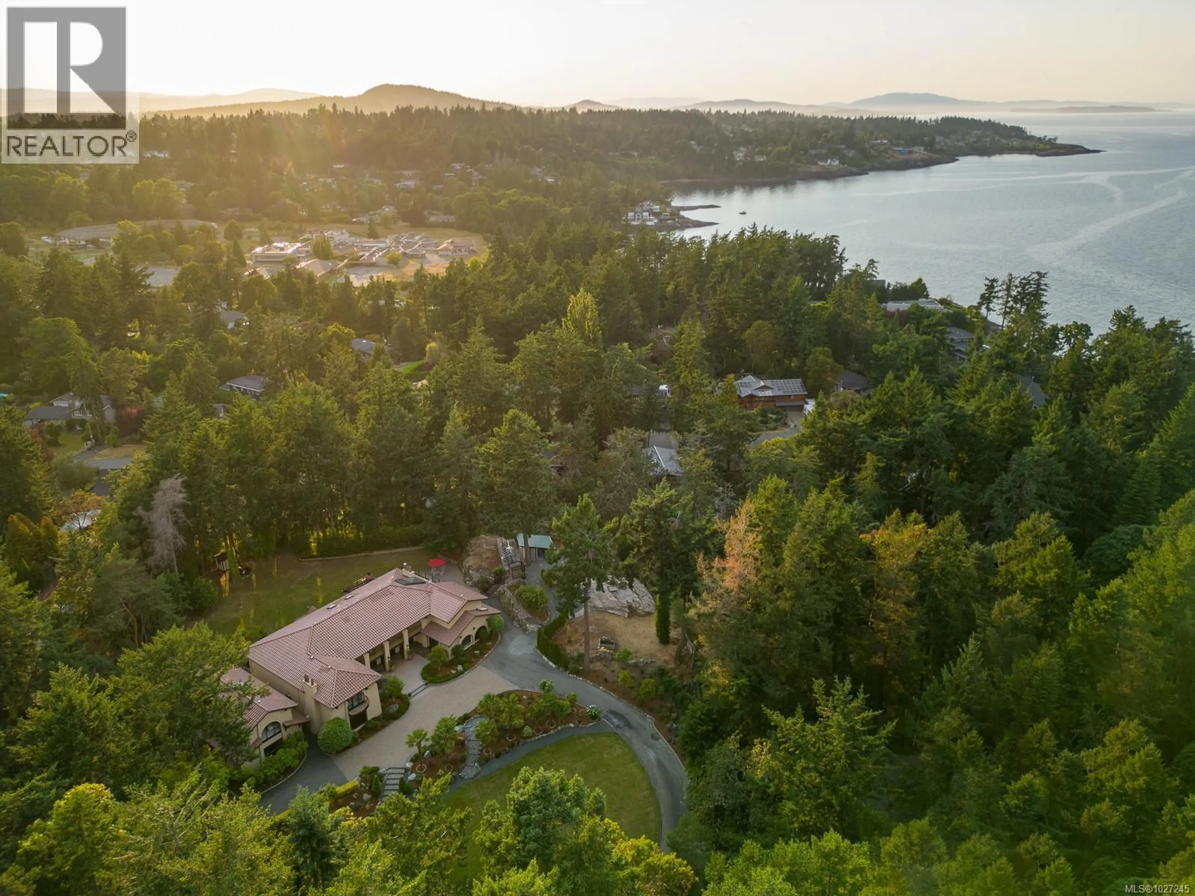 A pic from outside/outdoor area/front of a property/back of a property/a pic from drone, water/lake/river/ocean view for 2495 SHANNON PLACE, Saanich British Columbia V8N1X2