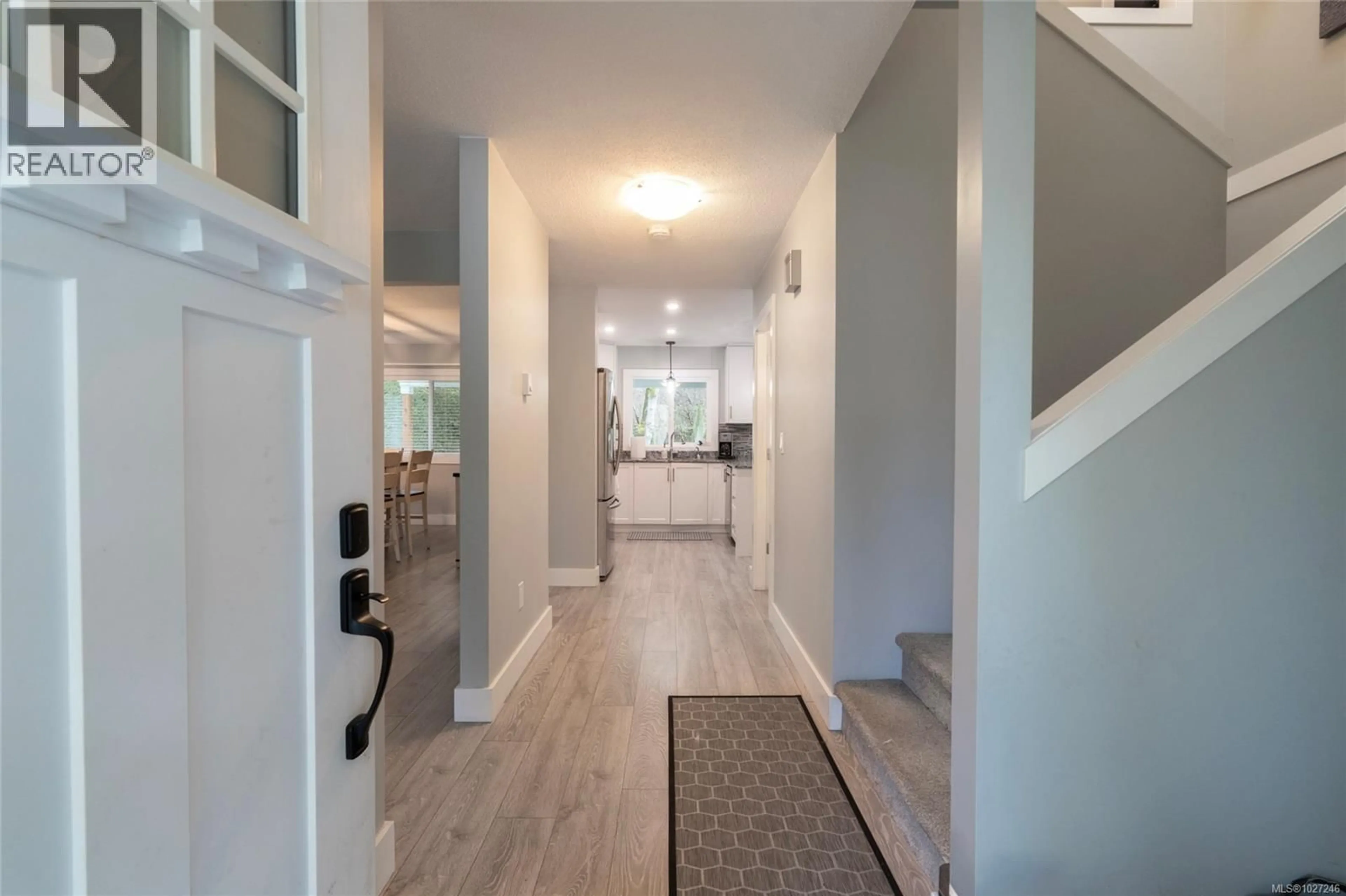 Indoor entryway for 1018 ELSTREE CLOSE, Central Saanich British Columbia V8M1A4