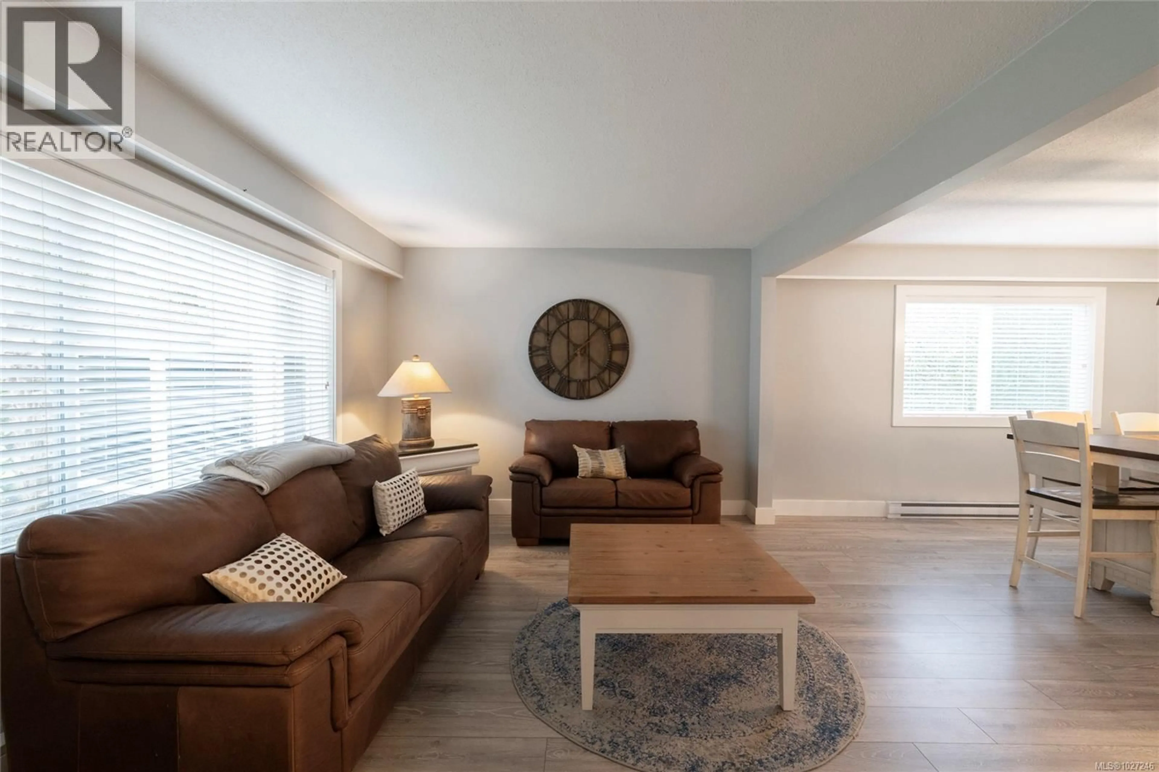 Living room with furniture, wood/laminate floor for 1018 ELSTREE CLOSE, Central Saanich British Columbia V8M1A4