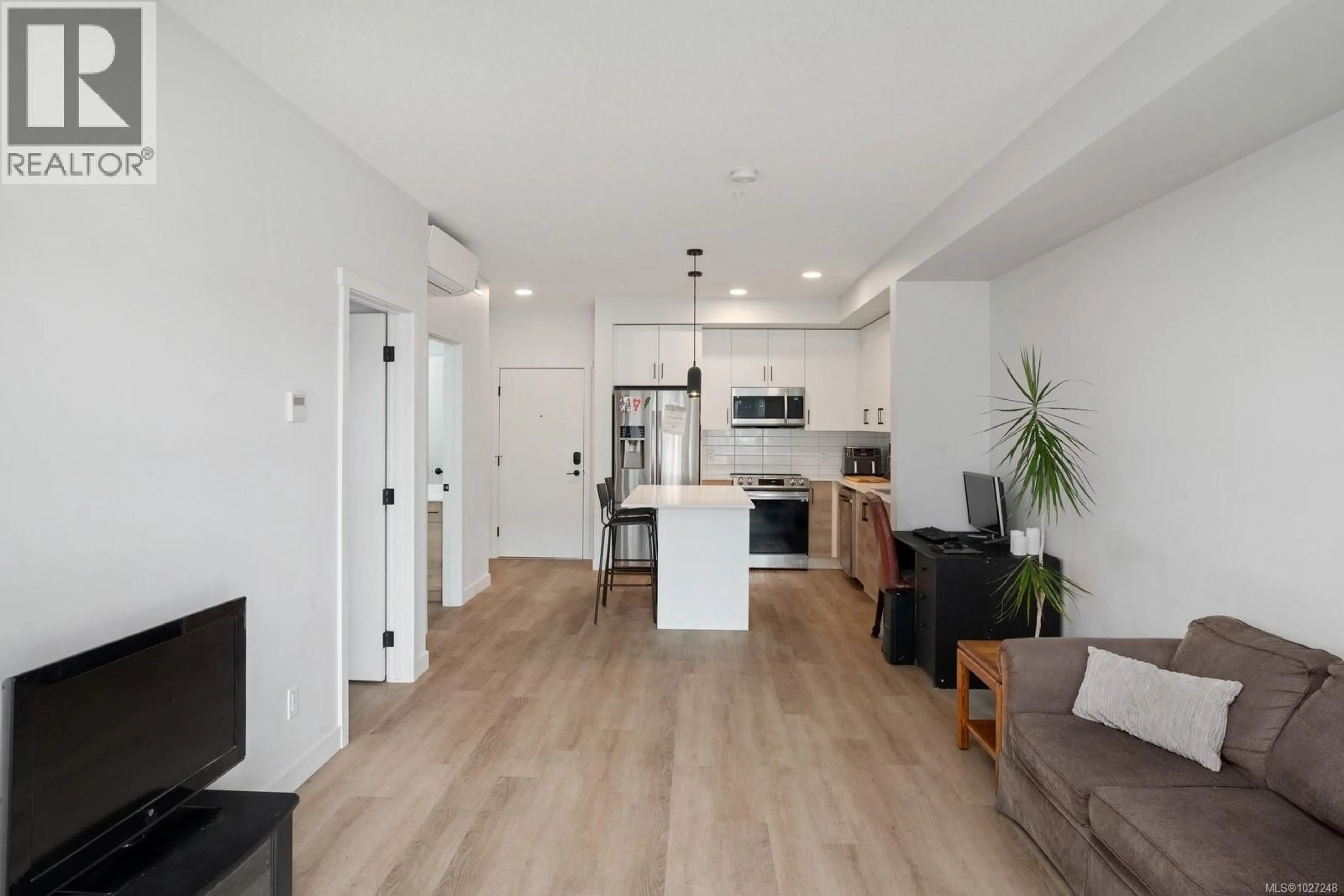 Open concept kitchen, wood/laminate floor for 104 - 2461 GATEWAY ROAD, Langford British Columbia V9B6M6