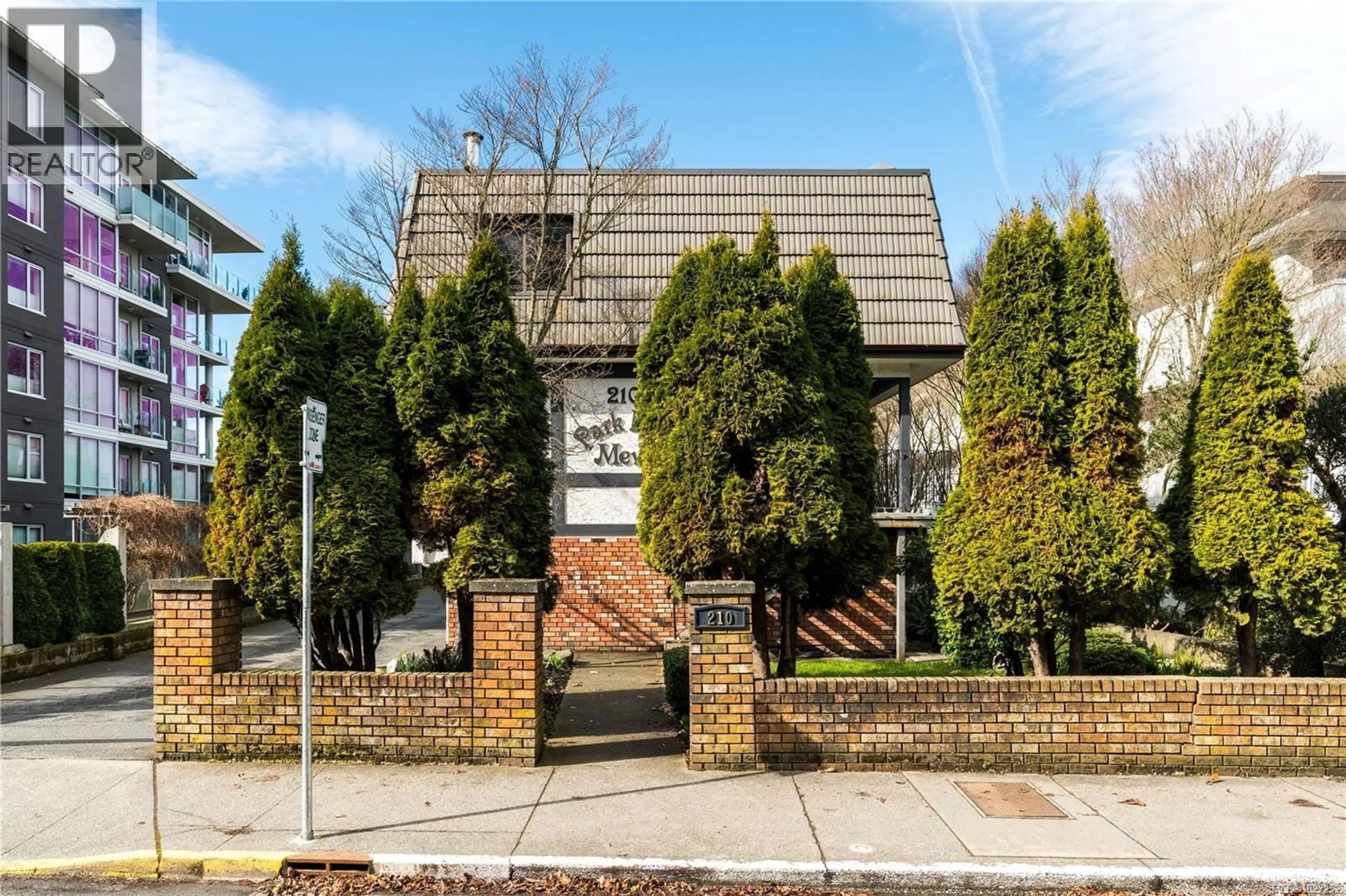 Home with brick exterior material, street for 4 - 210 DOUGLAS STREET, Victoria British Columbia V8V2P2