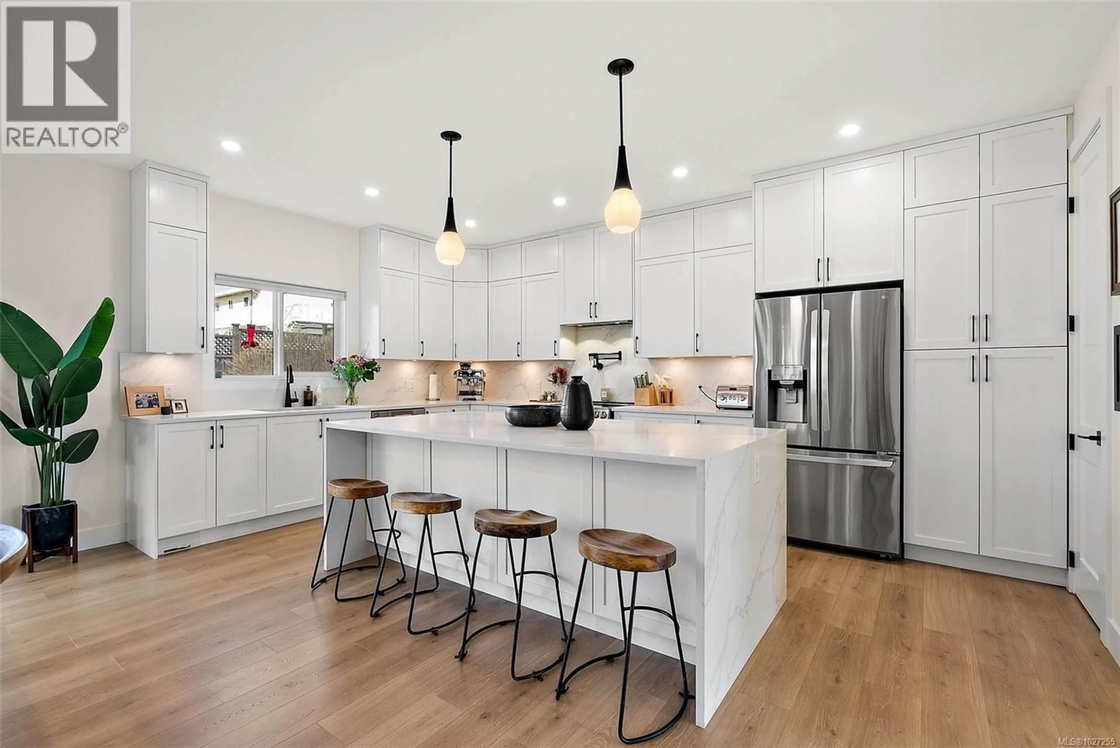 Open concept kitchen, unknown for 4240 SPRINGRIDGE CRESCENT, Saanich British Columbia V8Z4Y8