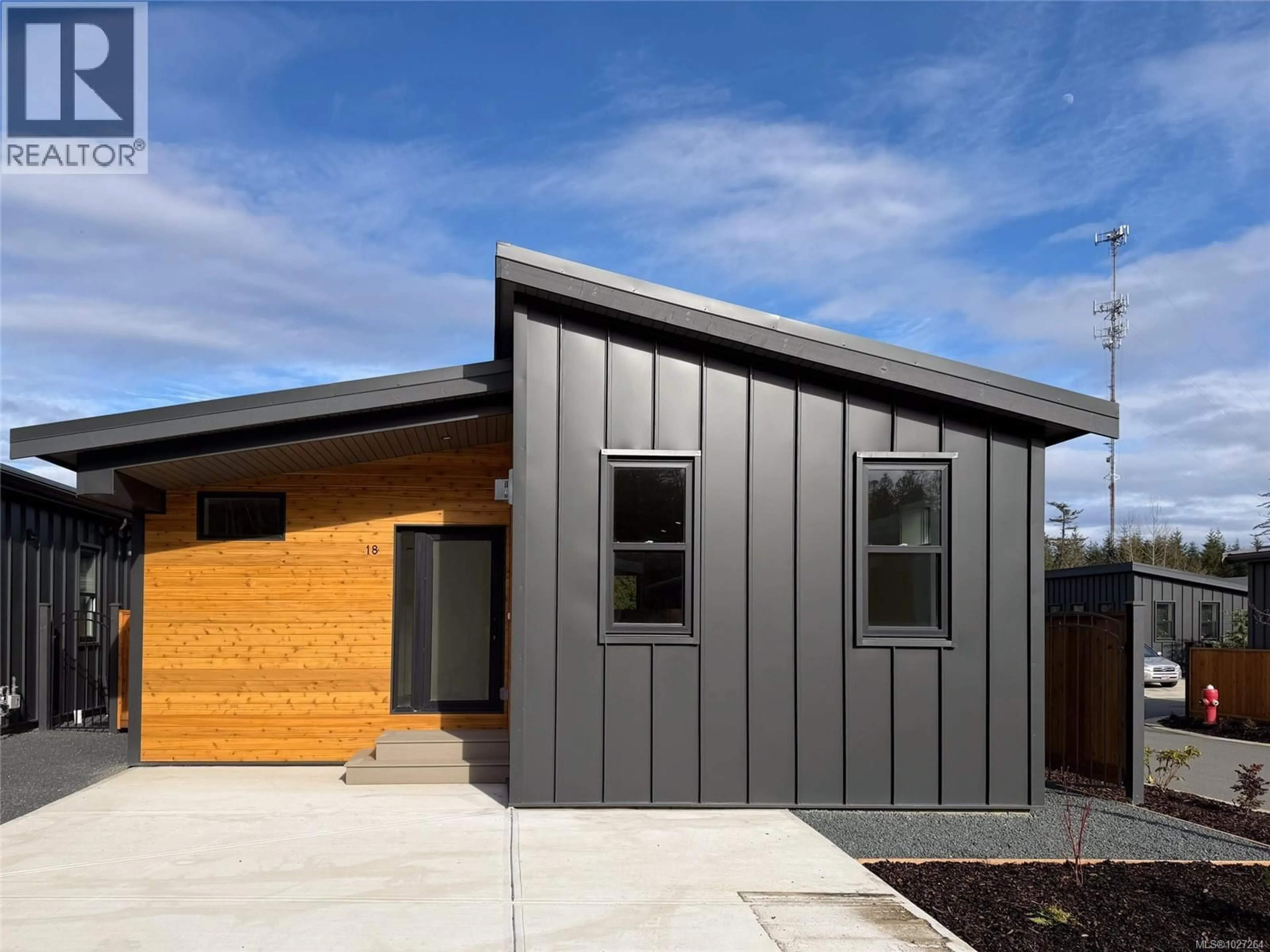 Home with vinyl exterior material, street for 18 - 3025 ROYSTON ROAD, Cumberland British Columbia V0R1S0