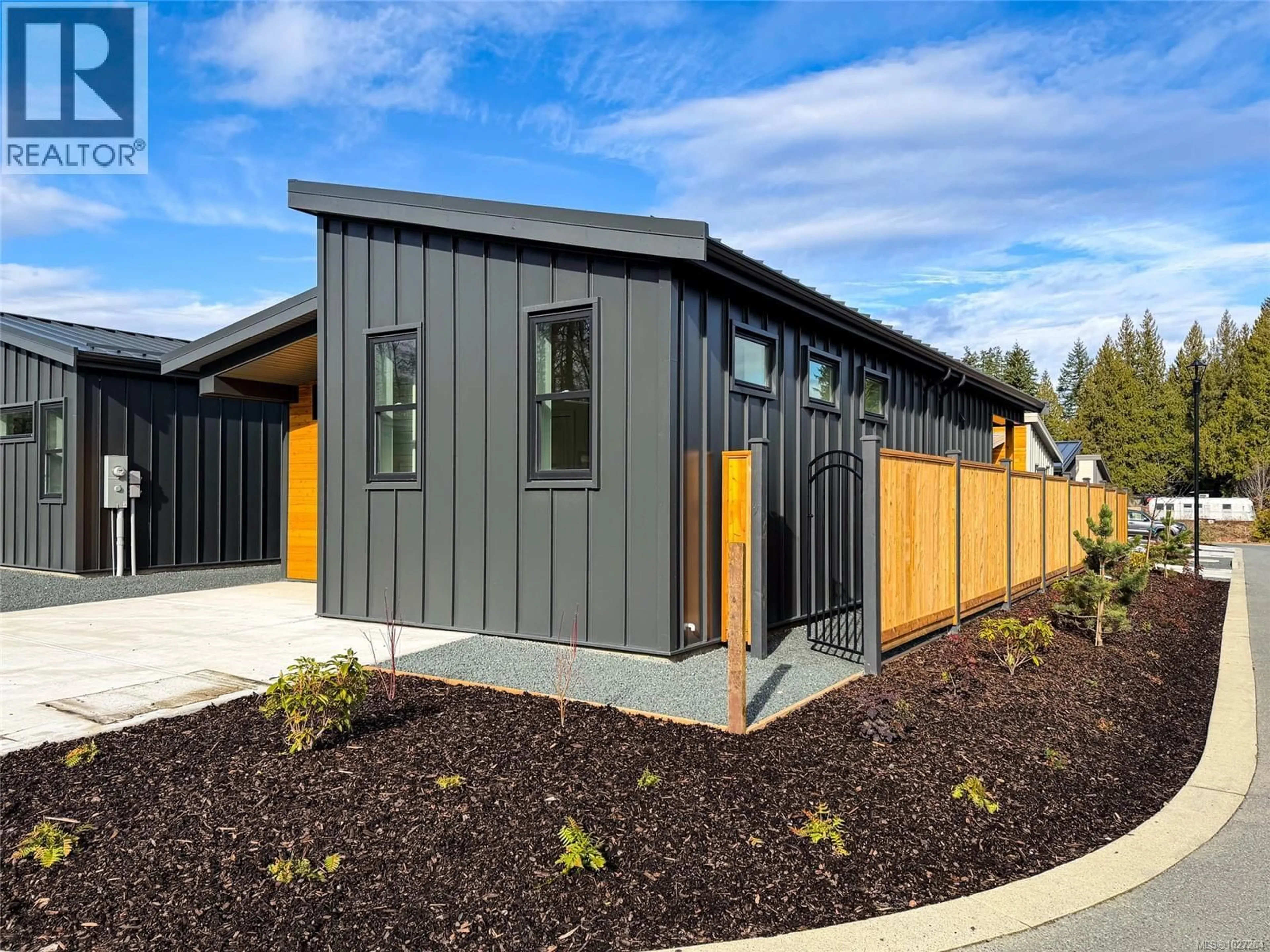 Home with vinyl exterior material, street for 18 - 3025 ROYSTON ROAD, Cumberland British Columbia V0R1S0