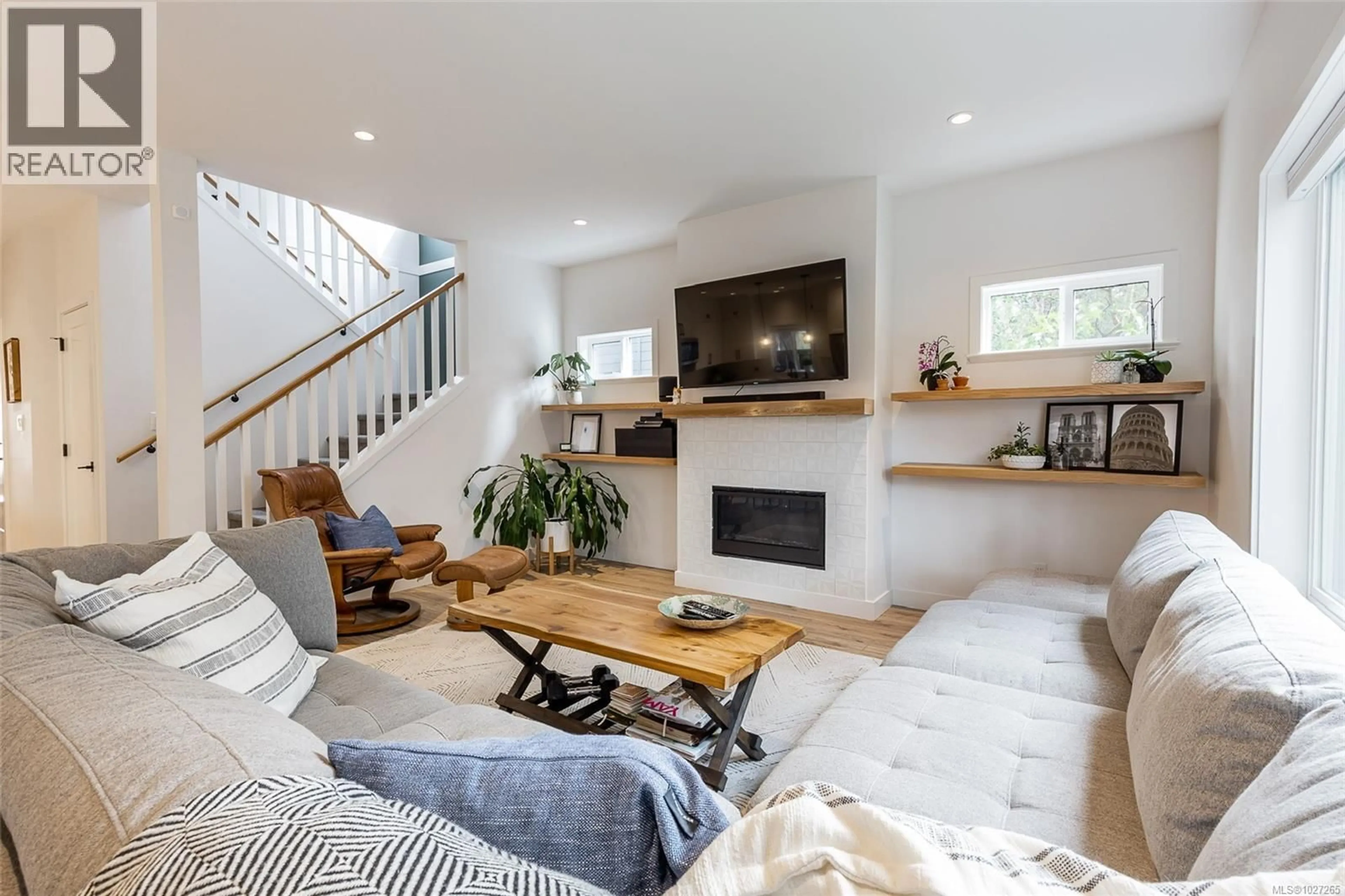 Living room with furniture, unknown for 680 BAROLO PLACE, Langford British Columbia V9B3P1