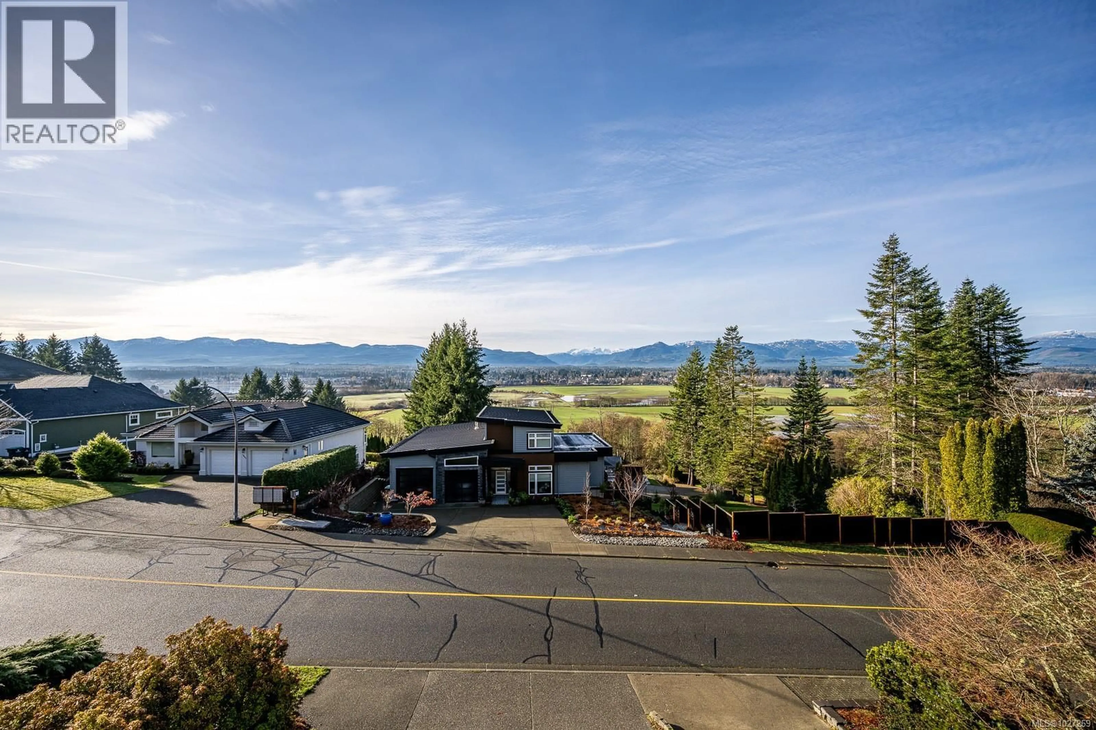 A pic from outside/outdoor area/front of a property/back of a property/a pic from drone, mountain view for 1418 VALLEY VIEW DRIVE, Courtenay British Columbia V9N8T3