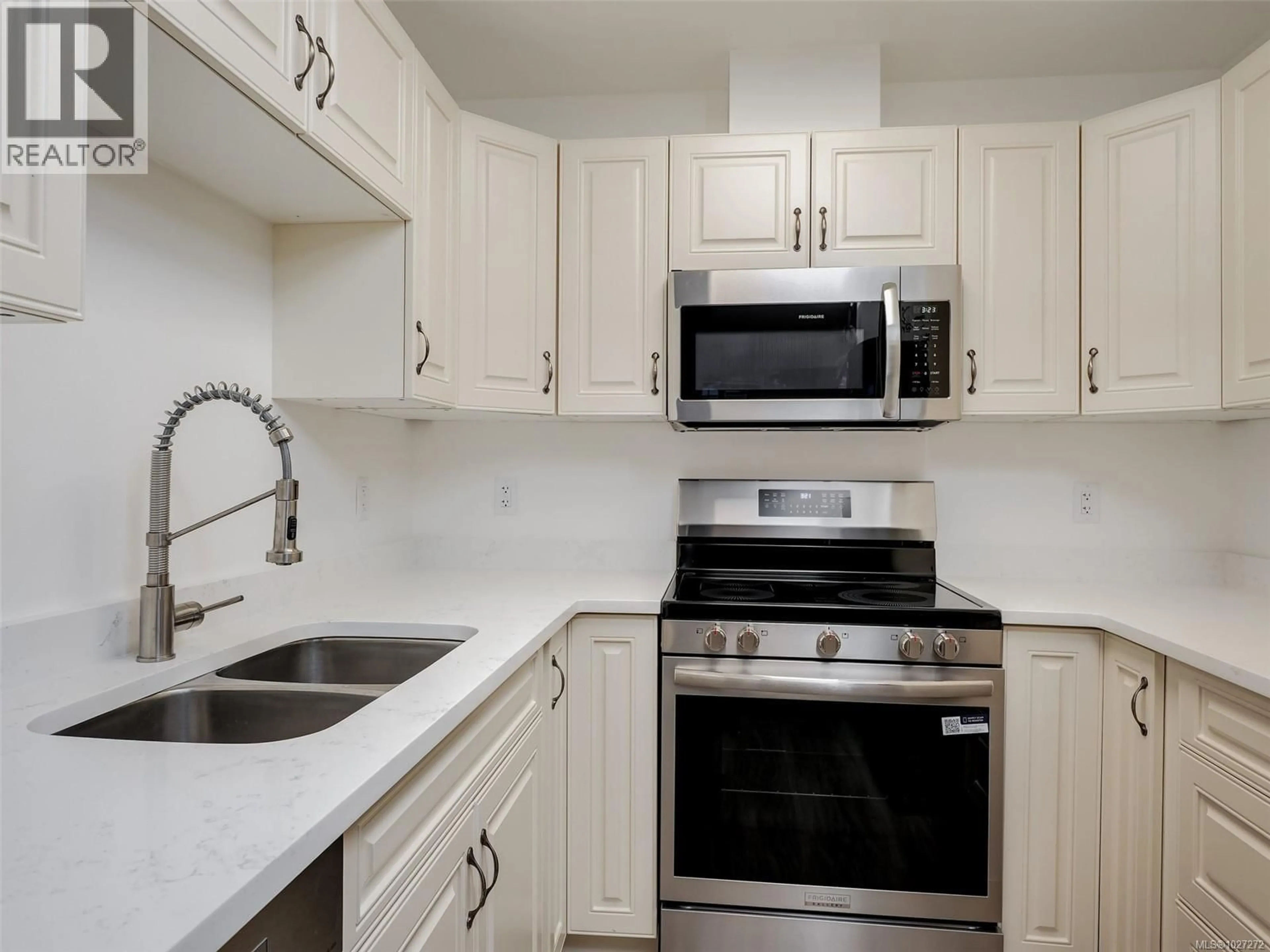 Standard kitchen, unknown for 104 - 689 BAY STREET, Victoria British Columbia V8T5H9