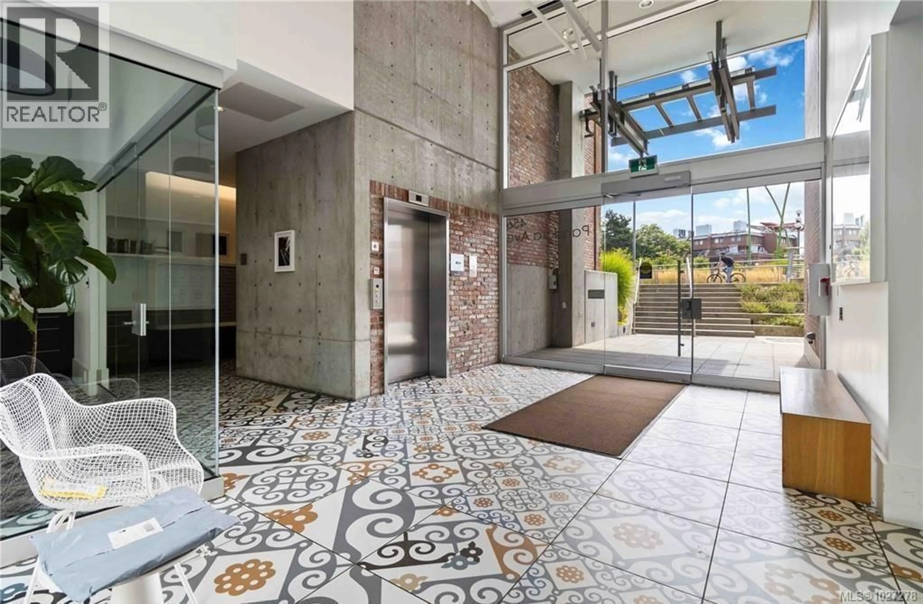 Indoor foyer for 301 - 456 PANDORA AVENUE, Victoria British Columbia V8W0E3