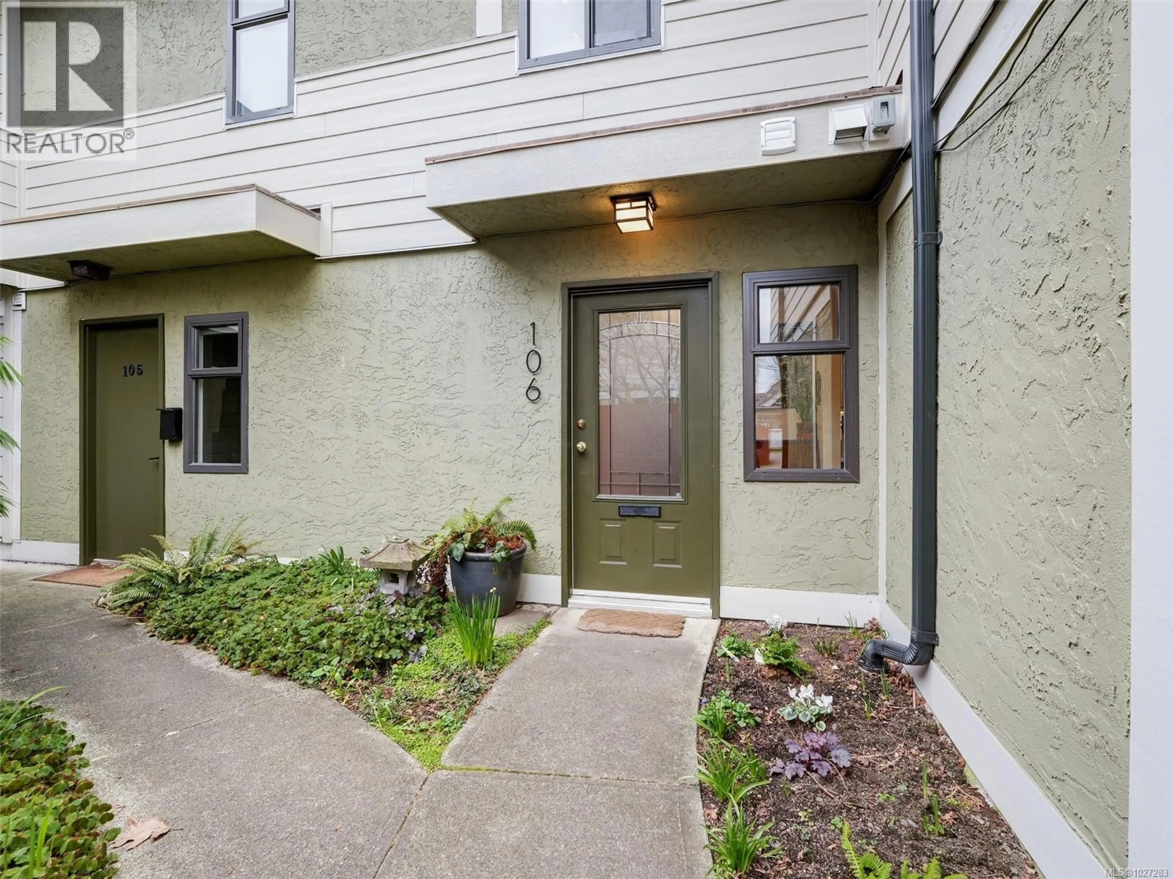 Indoor entryway for 106 - 119 LADYSMITH STREET, Victoria British Columbia V8V1J3