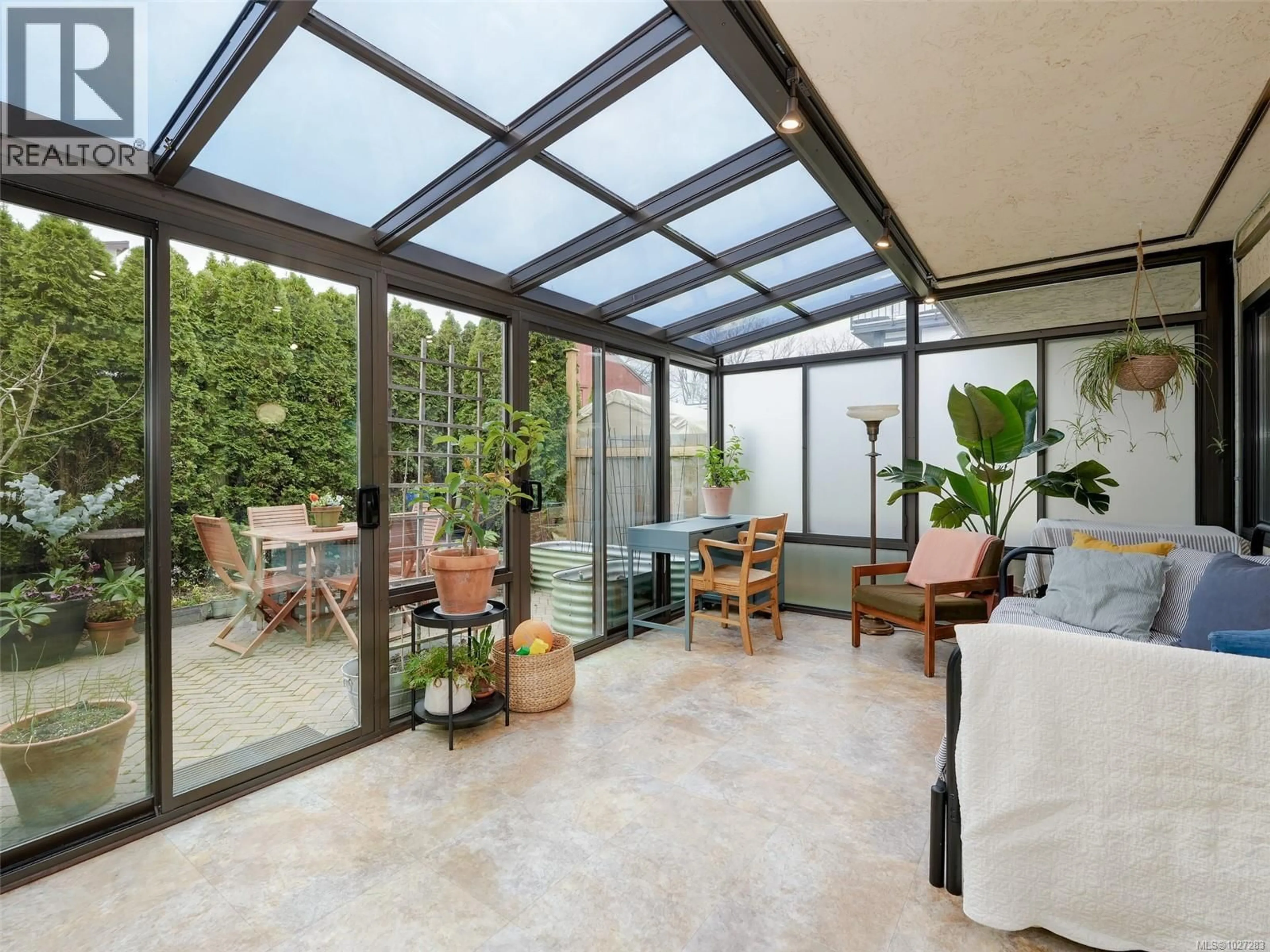 Patio, street for 106 - 119 LADYSMITH STREET, Victoria British Columbia V8V1J3