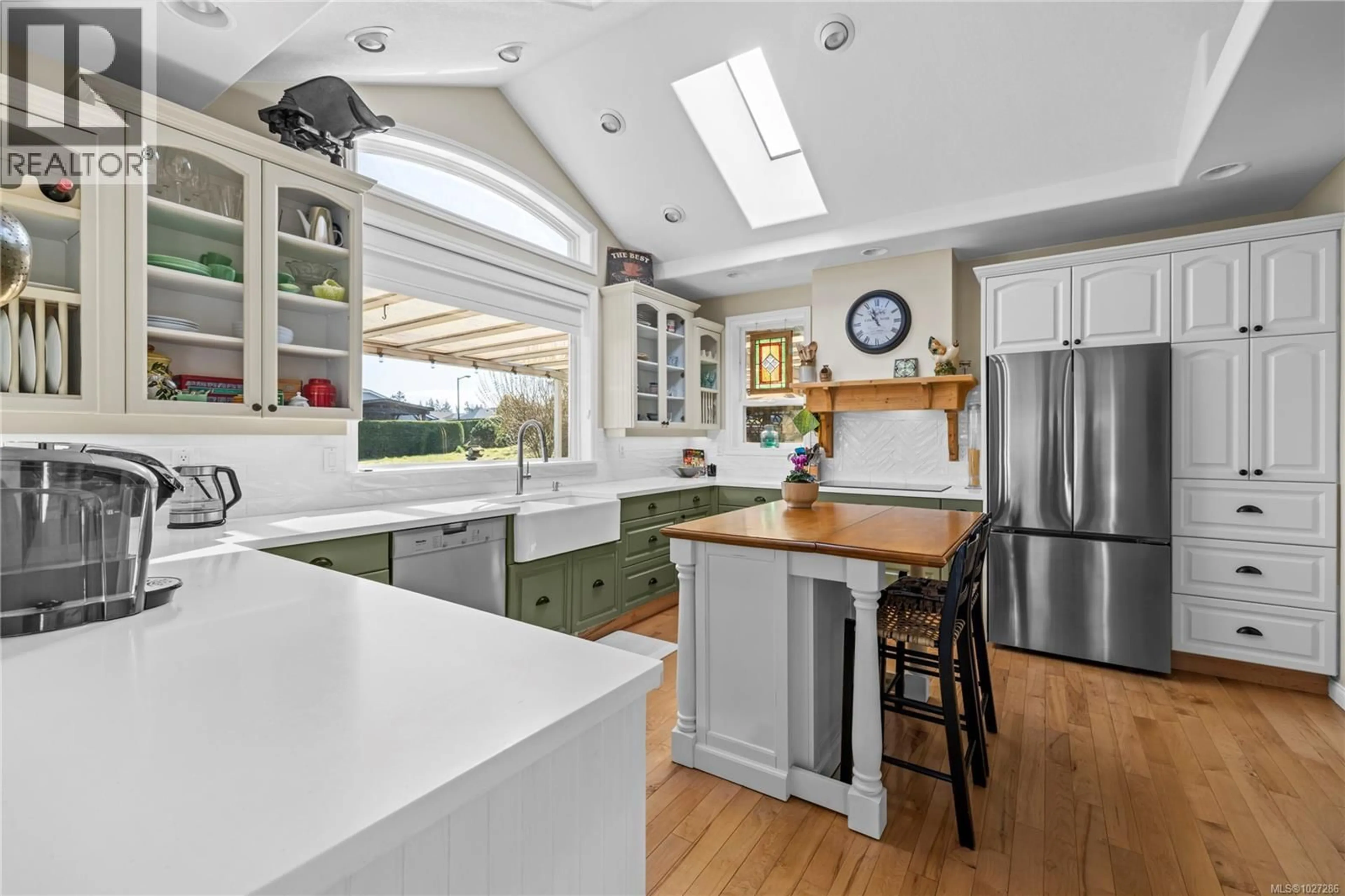 Open concept kitchen, ceramic/tile floor for 500 MUIRFIELD CLOSE, Qualicum Beach British Columbia V9K2J9