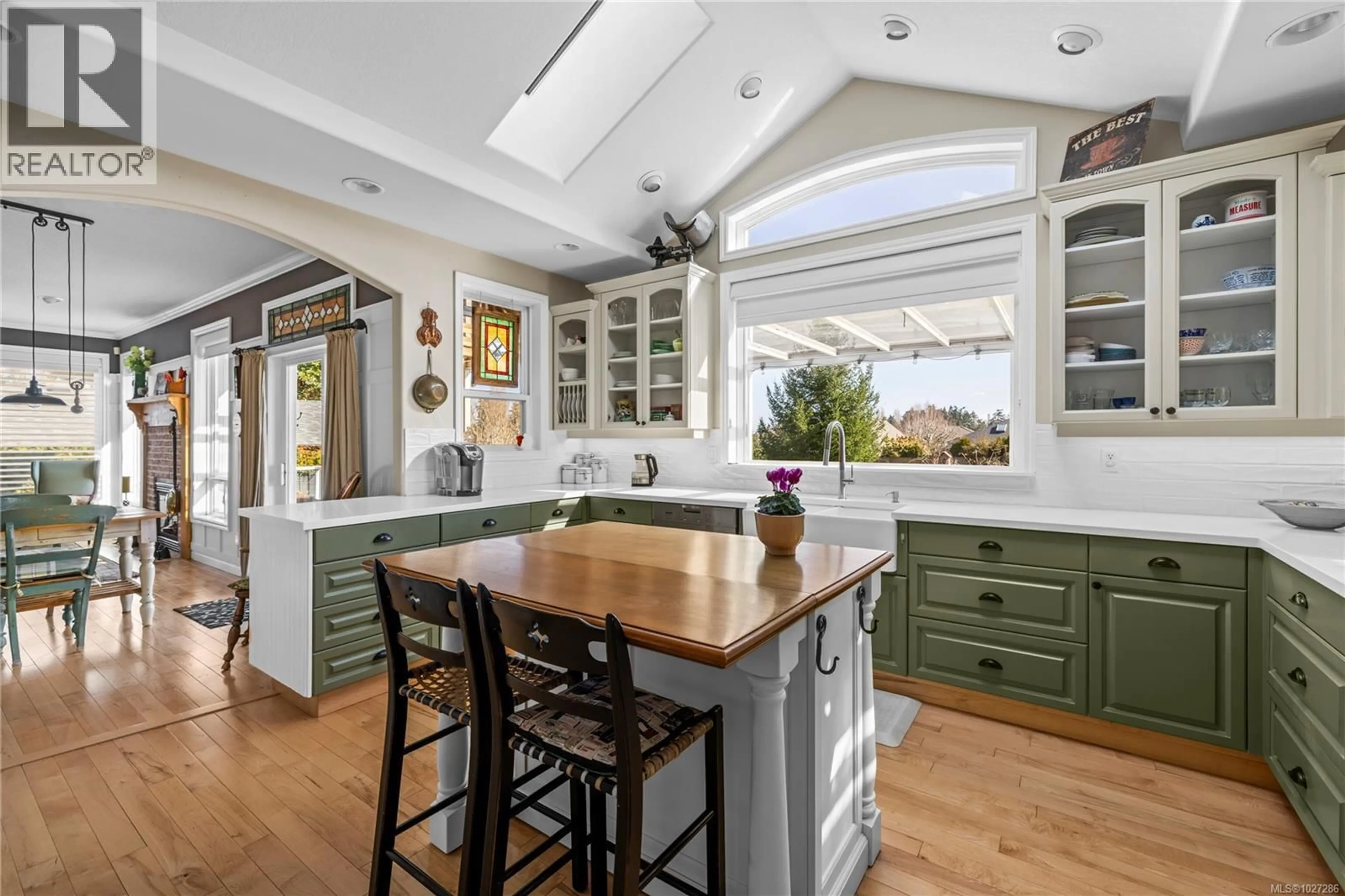 Open concept kitchen, ceramic/tile floor for 500 MUIRFIELD CLOSE, Qualicum Beach British Columbia V9K2J9