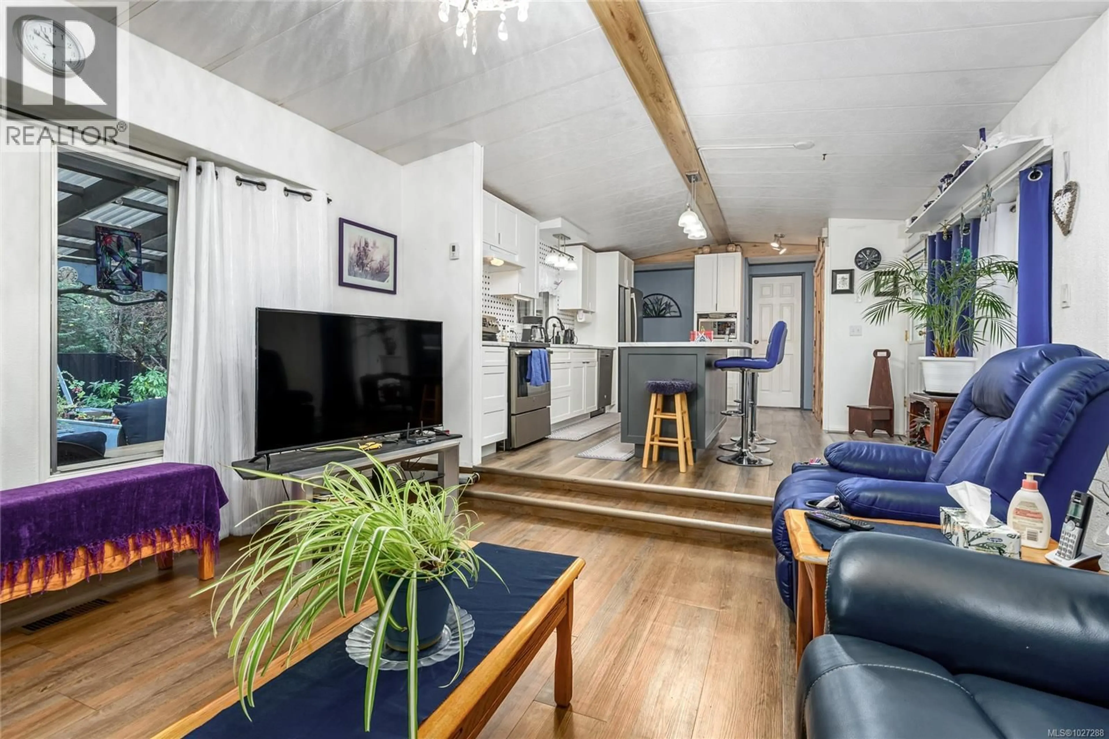 Living room with furniture, unknown for 113 WOODBURN ROAD, Campbell River British Columbia V9W4R4