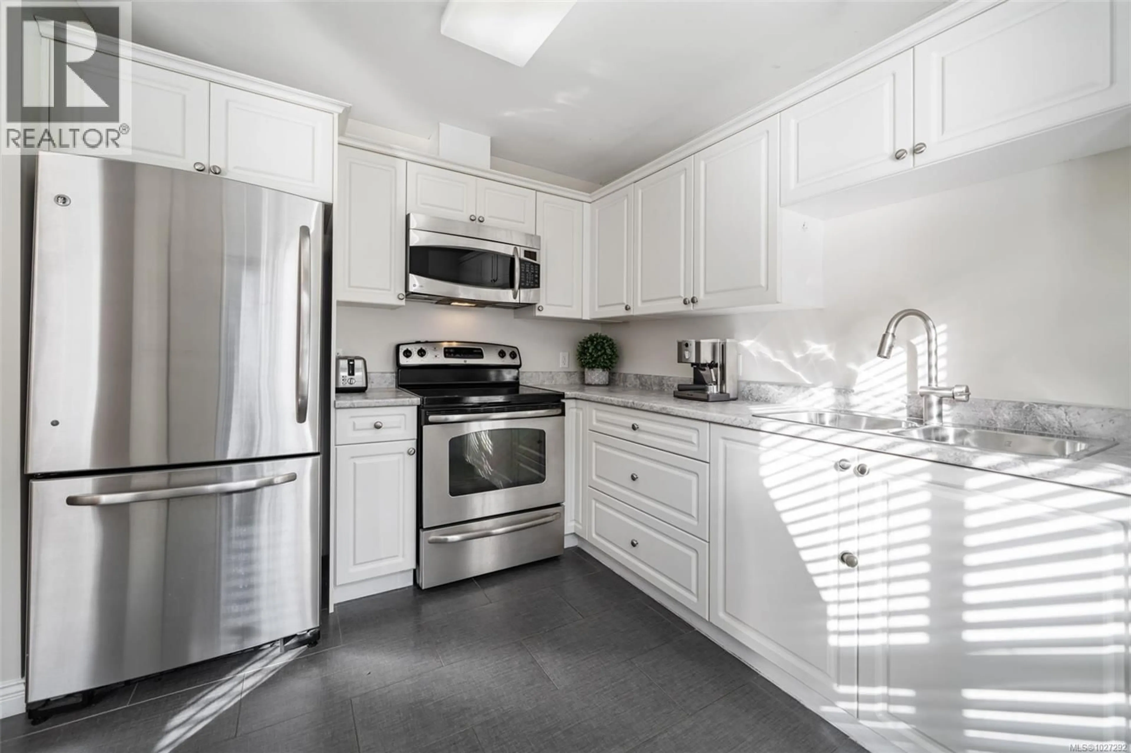 Unknown for 205 - 1371 HILLSIDE AVENUE, Victoria British Columbia V8T2B3