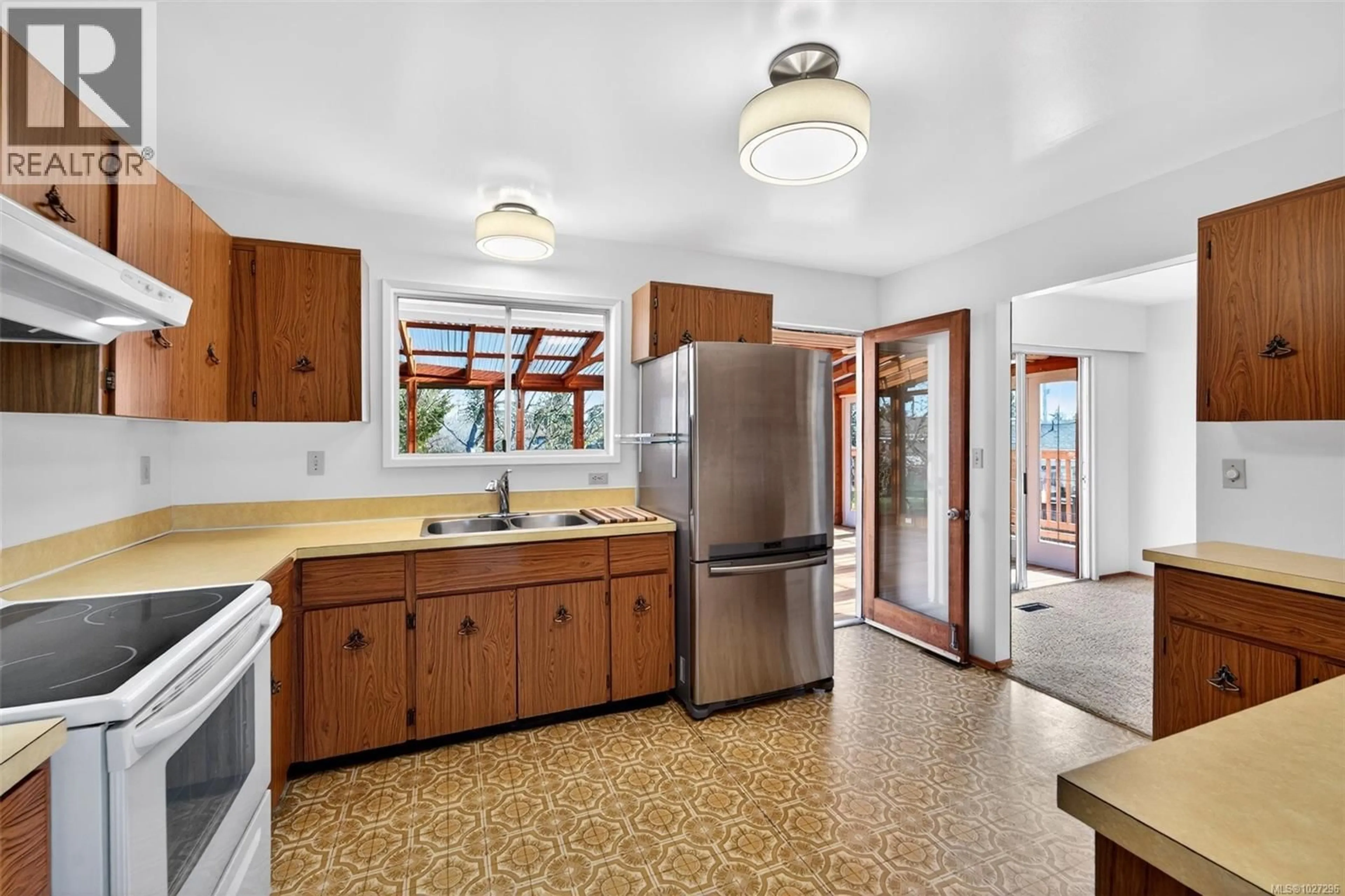 Standard kitchen, ceramic/tile floor for 10304 POLLARD PLACE, Sidney British Columbia V8L2M4