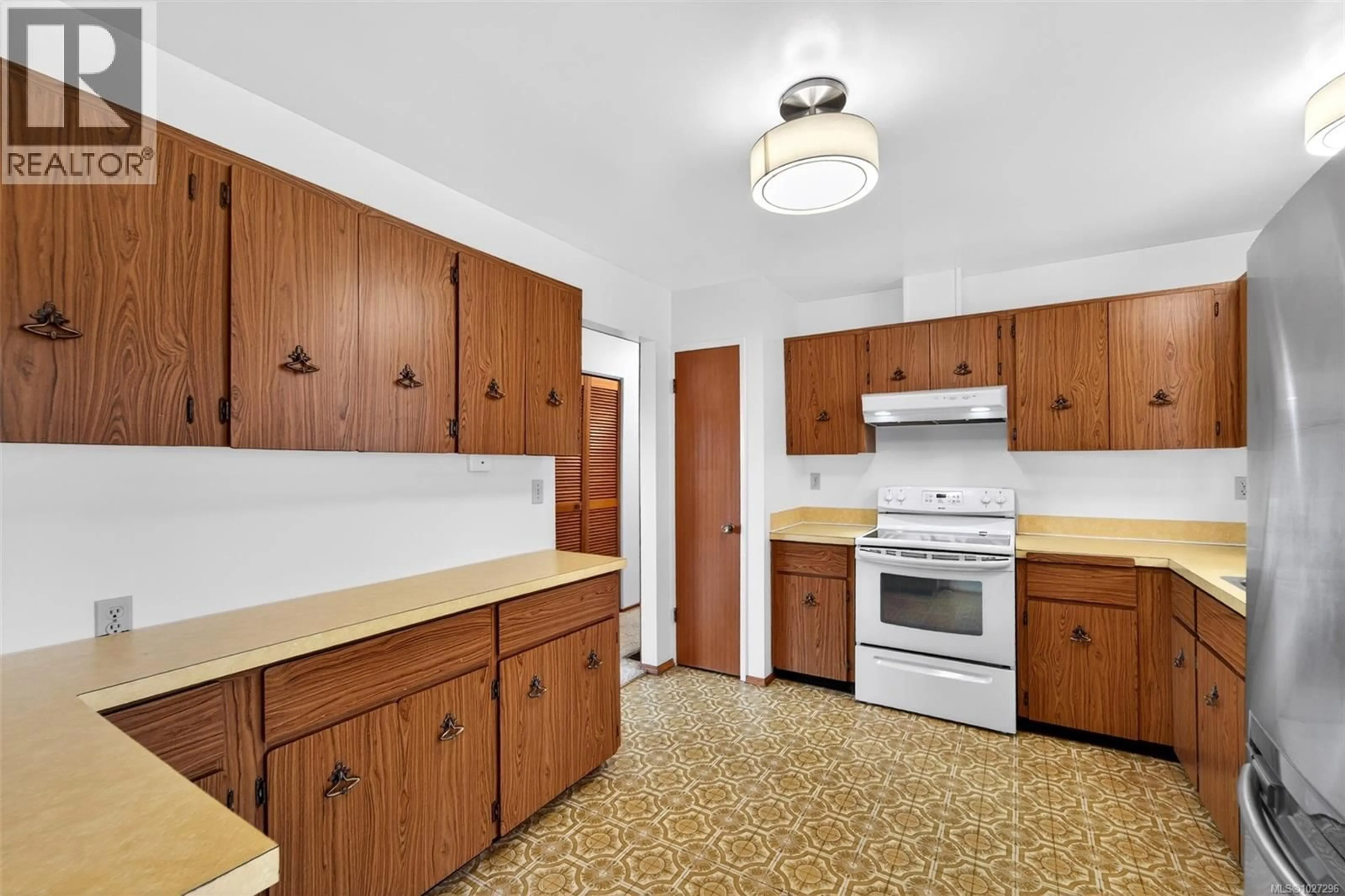 Standard kitchen, unknown for 10304 POLLARD PLACE, Sidney British Columbia V8L2M4