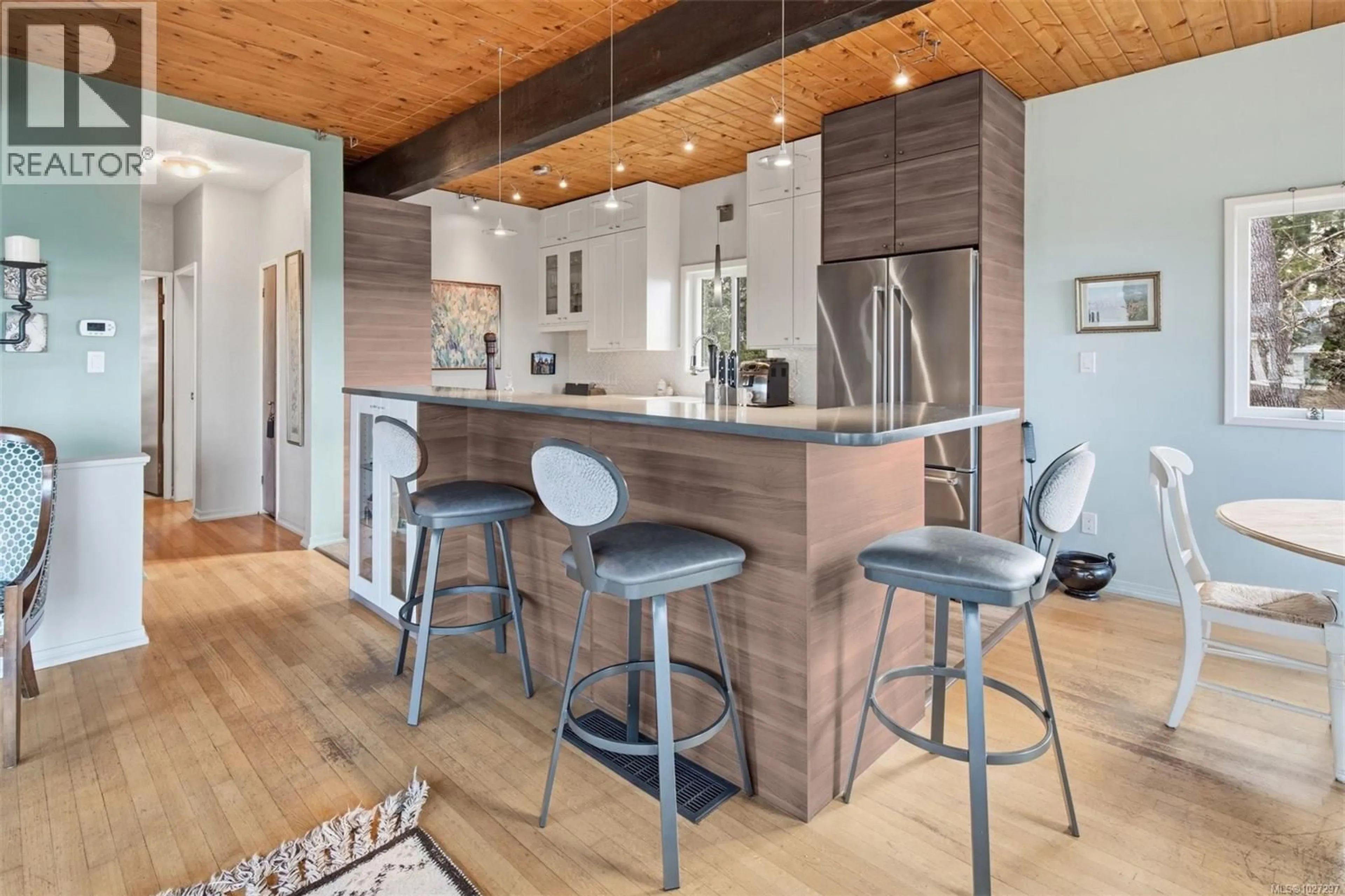 Contemporary kitchen, wood/laminate floor for 1254 STANCIL LANE, View Royal British Columbia V8Z1R5