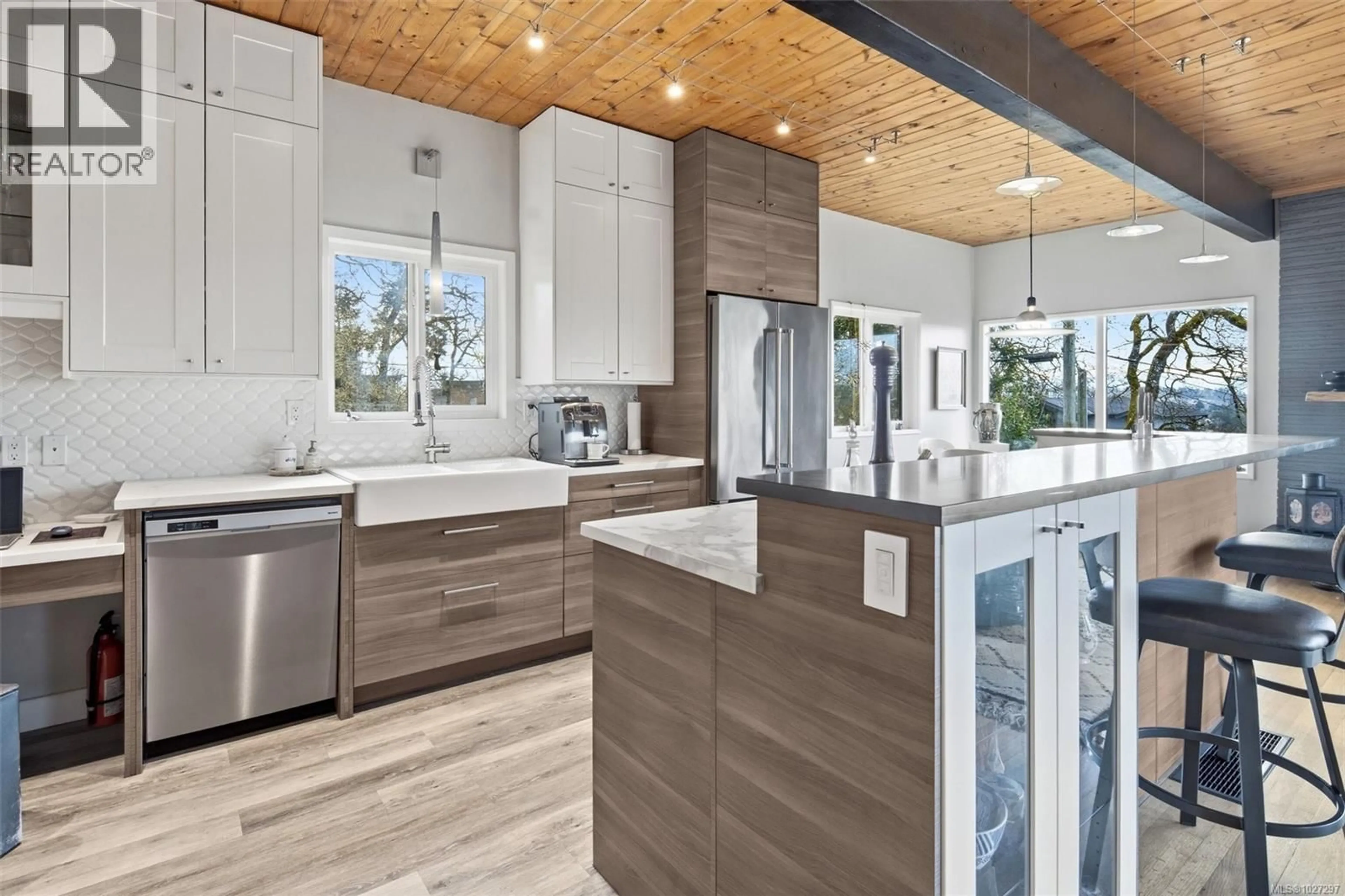 Contemporary kitchen, unknown for 1254 STANCIL LANE, View Royal British Columbia V8Z1R5