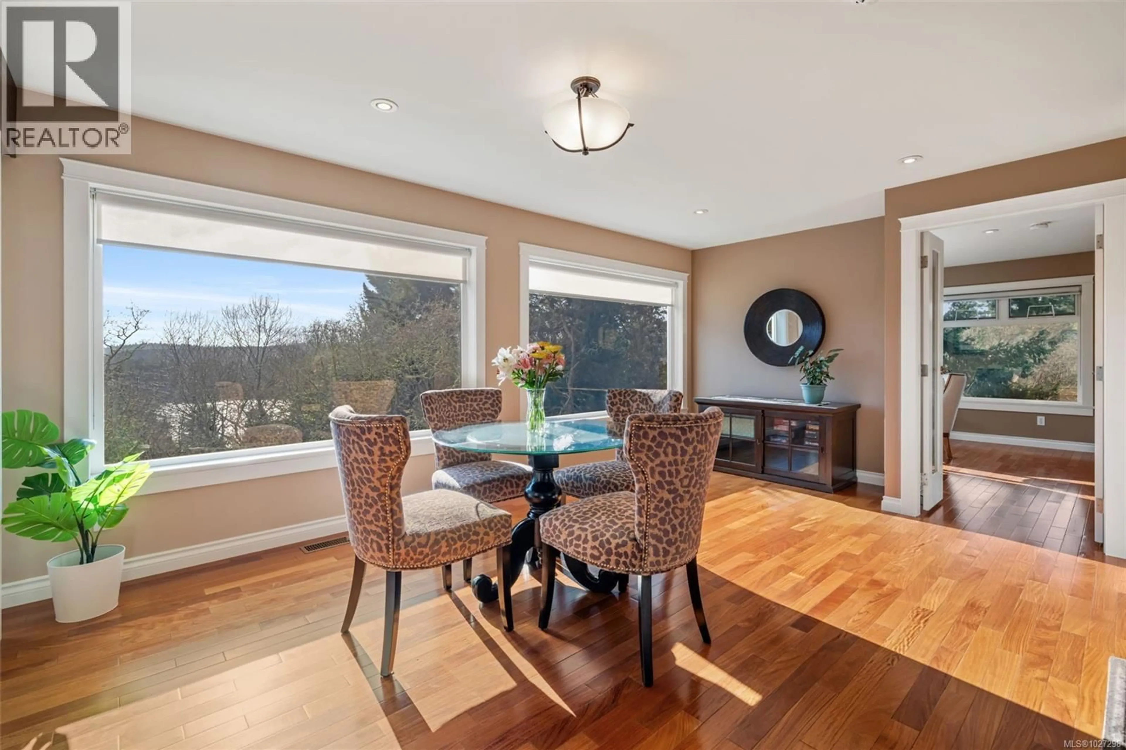 Dining room, wood/laminate floor for 567 PRINCE ROBERT DRIVE, View Royal British Columbia V9B1E1