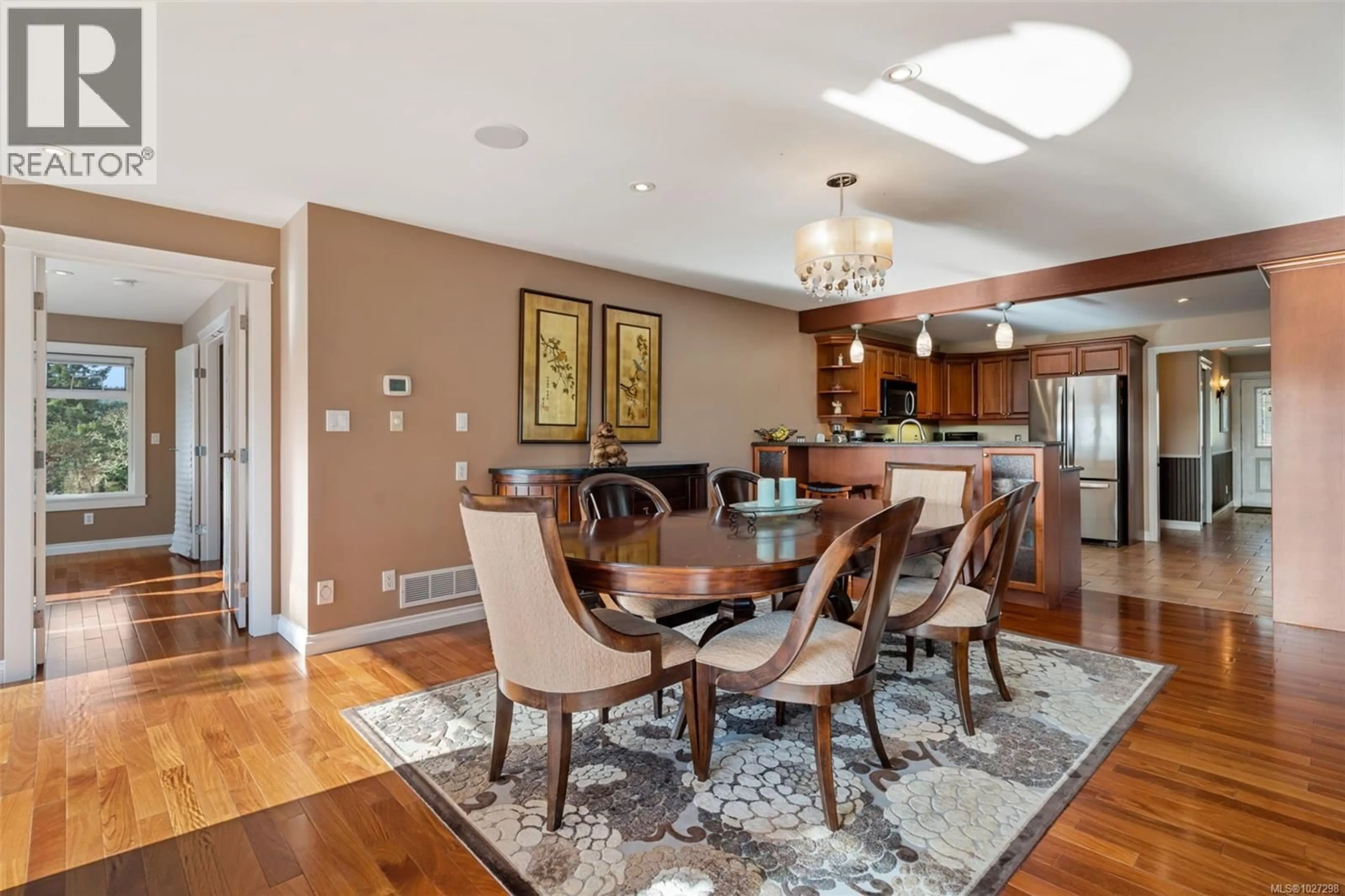 Dining room, wood/laminate floor for 567 PRINCE ROBERT DRIVE, View Royal British Columbia V9B1E1