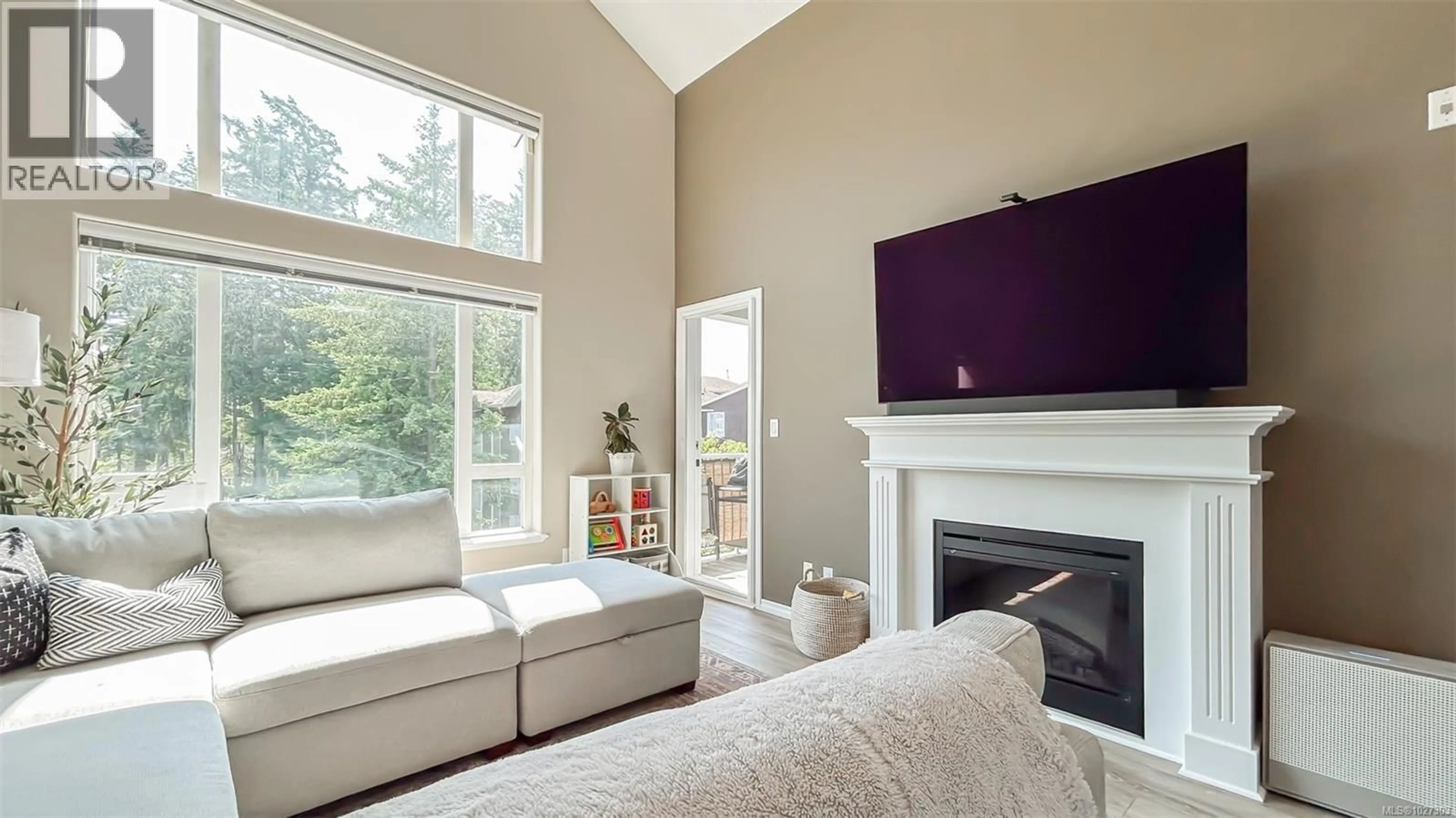 Living room with furniture, unknown for 403 - 2823 JACKLIN ROAD, Langford British Columbia V9B3Y1