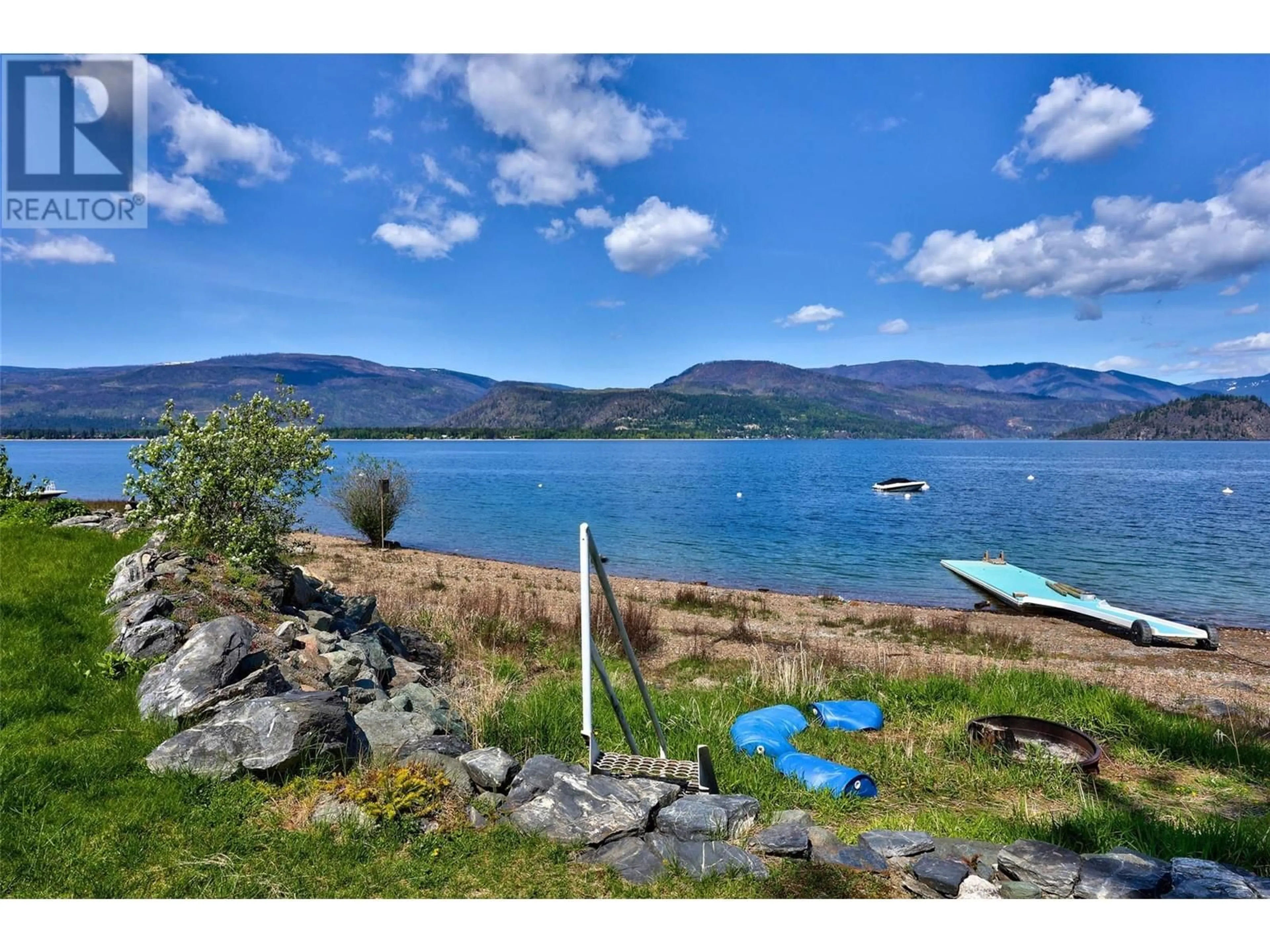 A pic from outside/outdoor area/front of a property/back of a property/a pic from drone, water/lake/river/ocean view for 115 - 1837 ARCHIBALD ROAD, Blind Bay British Columbia V0E2W1