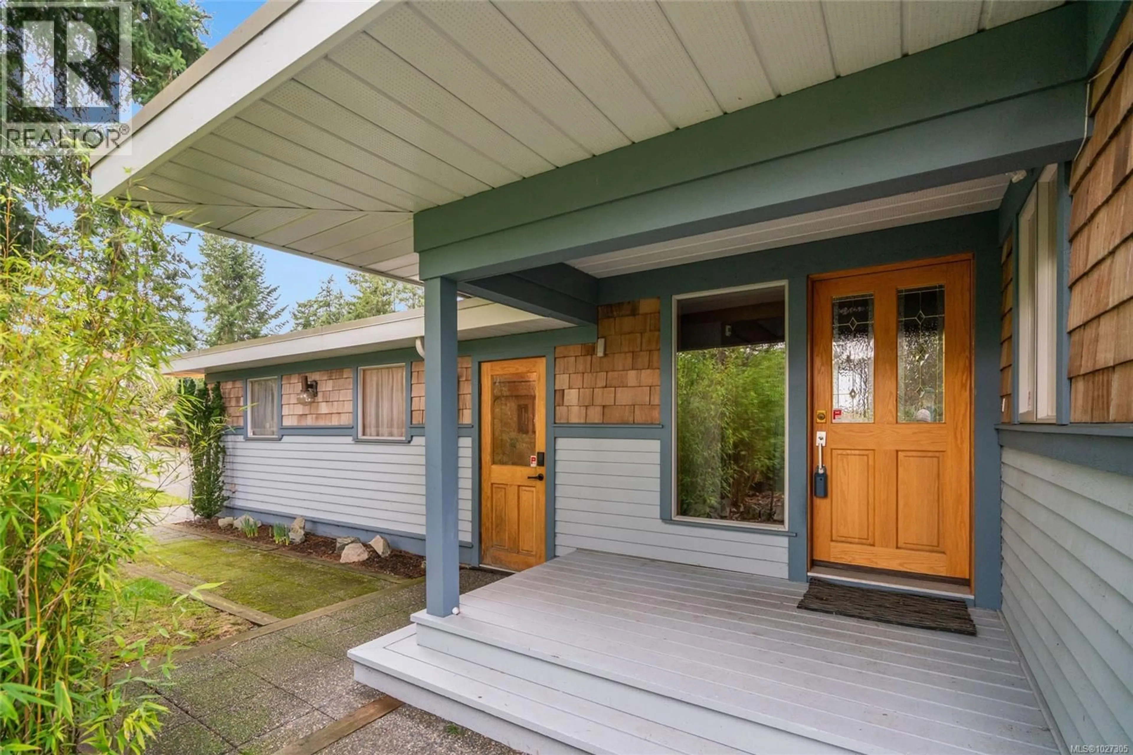 Home with vinyl exterior material, street for 2441 EVANSHIRE CRESCENT, Nanoose Bay British Columbia V9P9G7