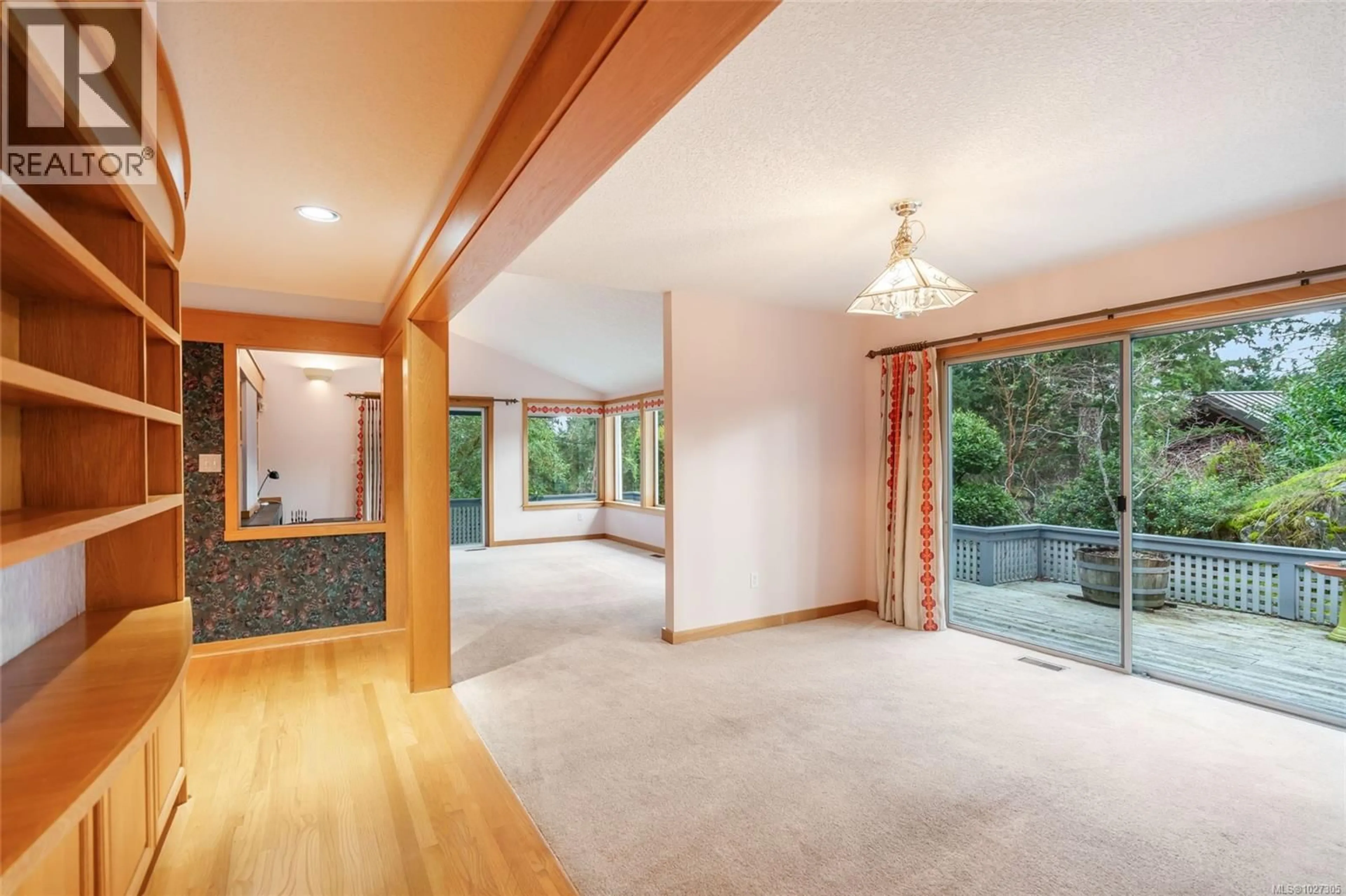 Indoor foyer for 2441 EVANSHIRE CRESCENT, Nanoose Bay British Columbia V9P9G7