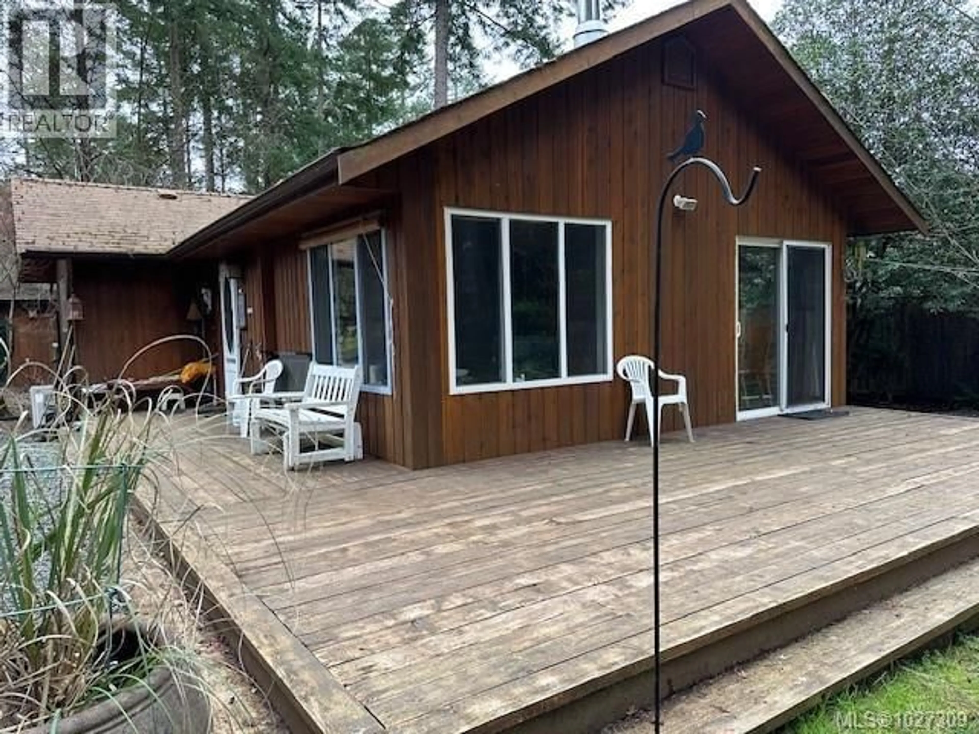 Home with vinyl exterior material, unknown for 3275 SOUTH ROAD, Gabriola Island British Columbia V0R1X7