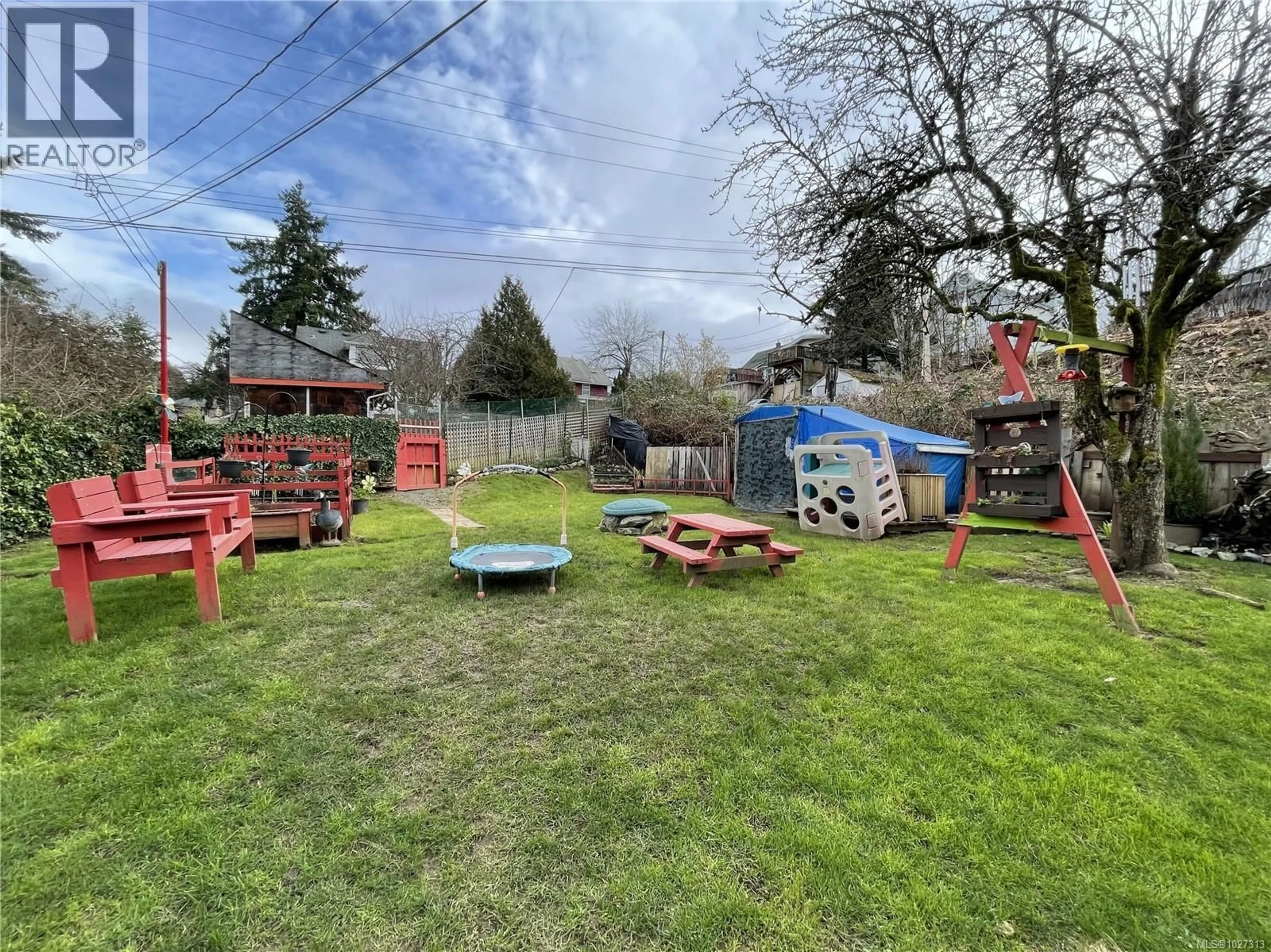 A pic from outside/outdoor area/front of a property/back of a property/a pic from drone, street for 3351 4TH AVENUE, Port Alberni British Columbia V9Y4G6