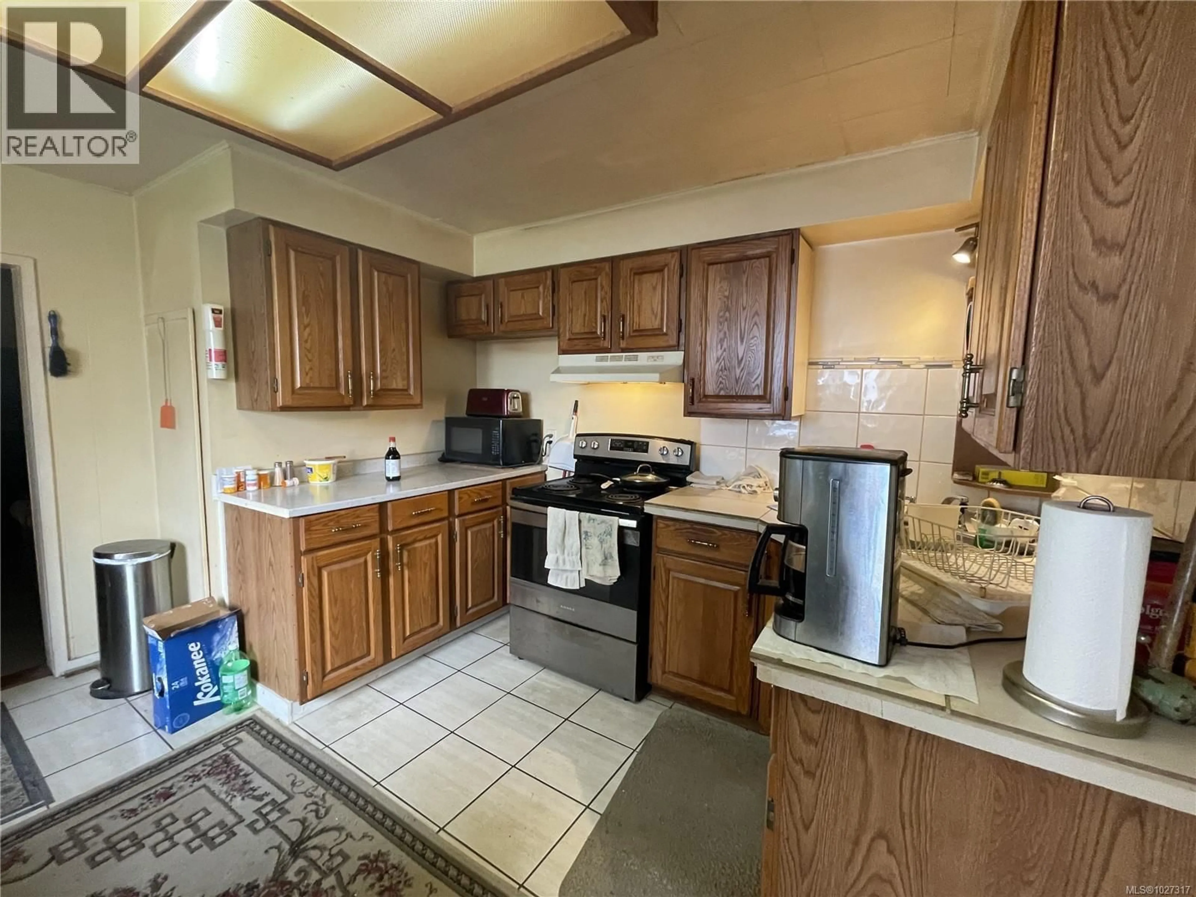 Standard kitchen, ceramic/tile floor for 2850 5TH AVENUE, Port Alberni British Columbia V9Y2E8