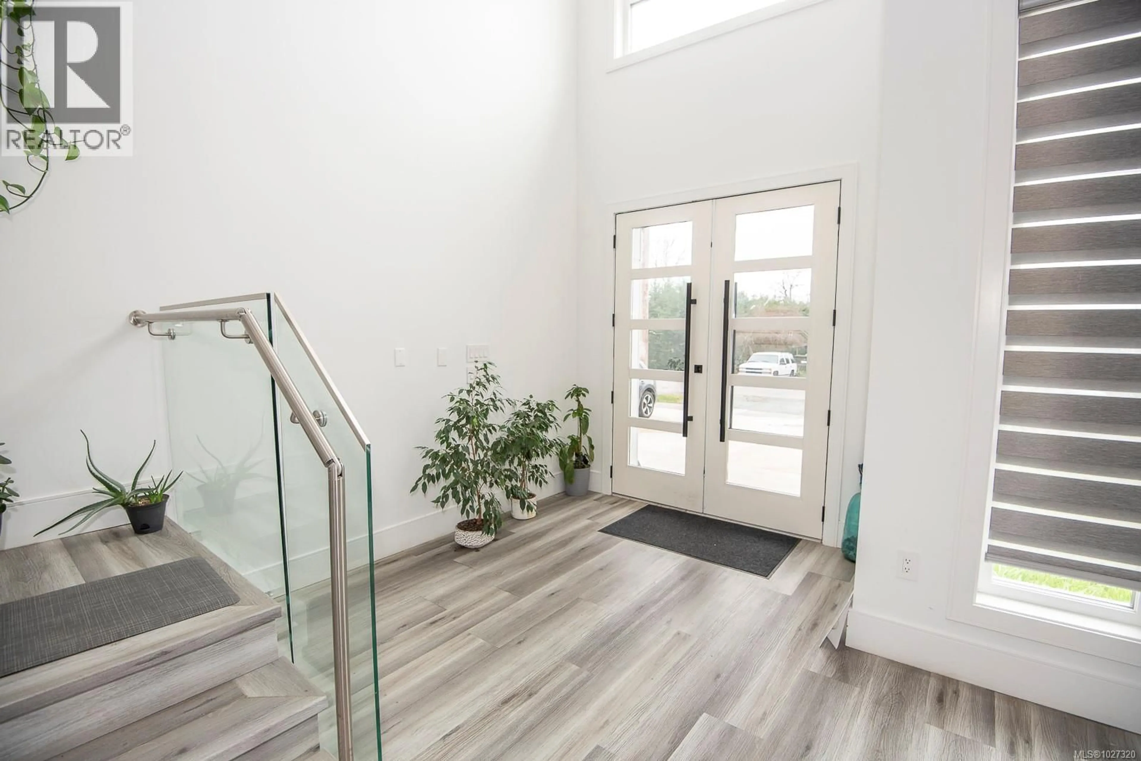 Indoor entryway for 146 CADILLAC AVENUE, Saanich British Columbia V8Z1T6