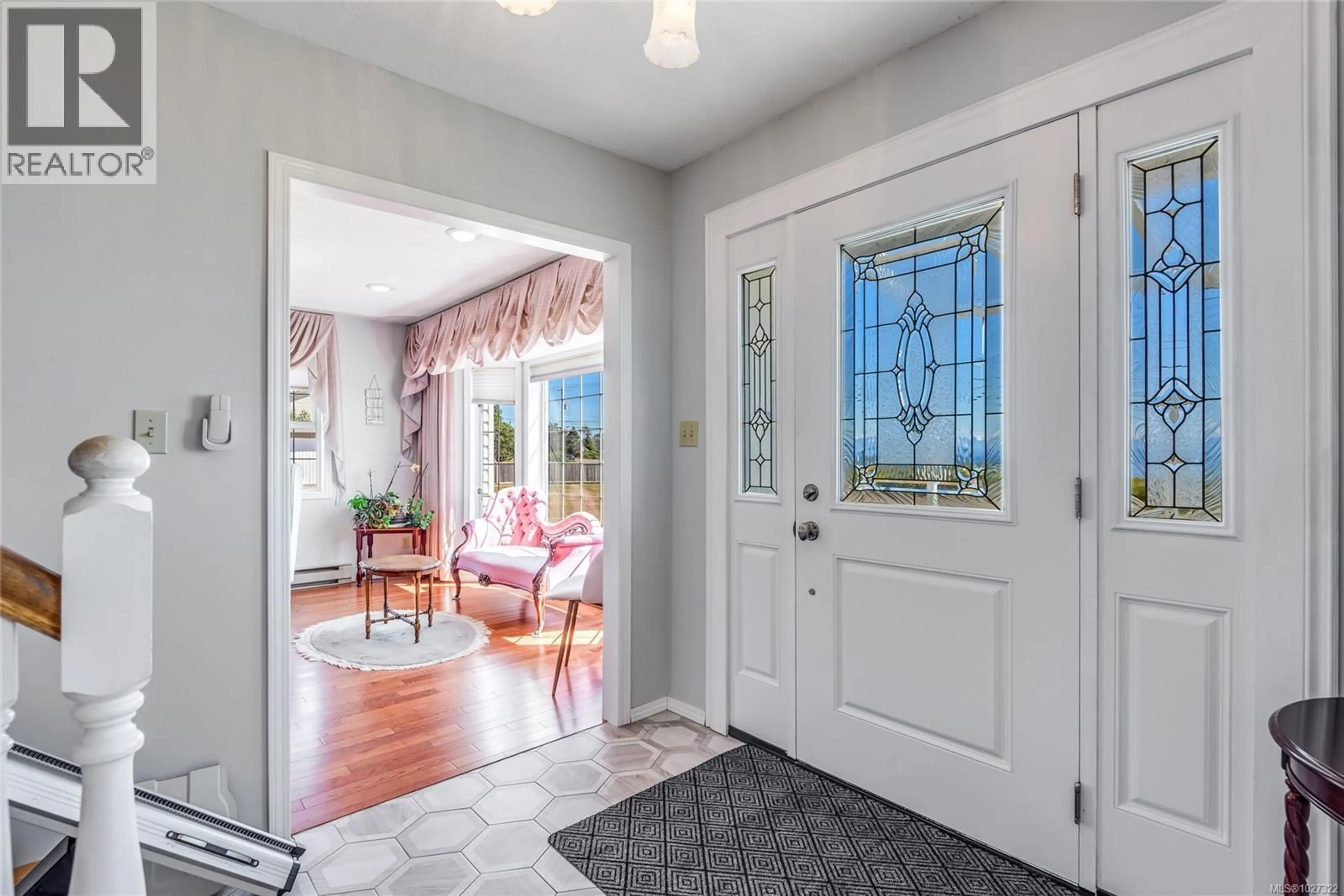 Indoor entryway for 3816 ISLAND HIGHWAY SOUTH, Campbell River British Columbia V9H1M6