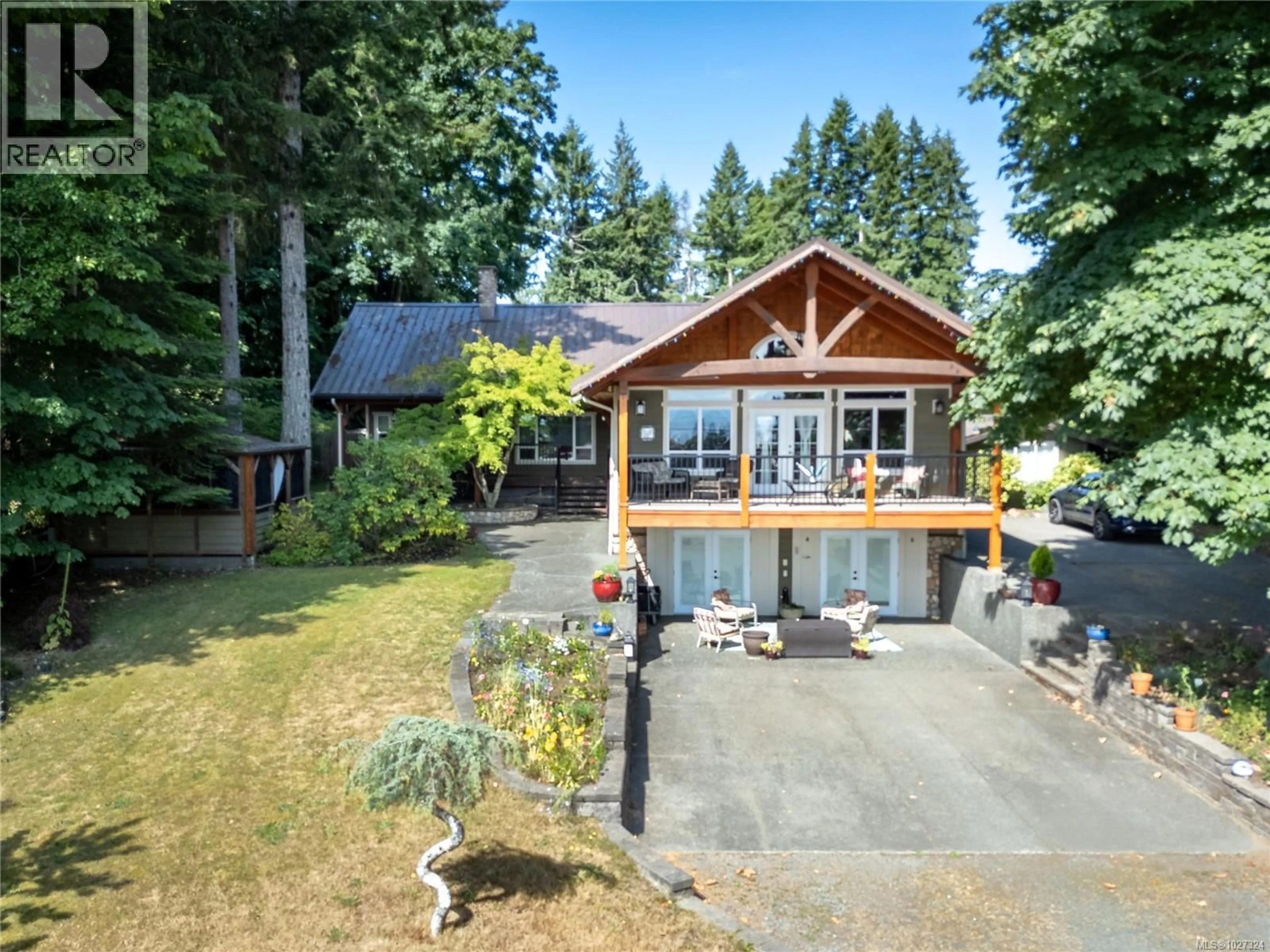 A pic from outside/outdoor area/front of a property/back of a property/a pic from drone, water/lake/river/ocean view for 8947 CLARKSON AVENUE, Black Creek British Columbia V9T1B2