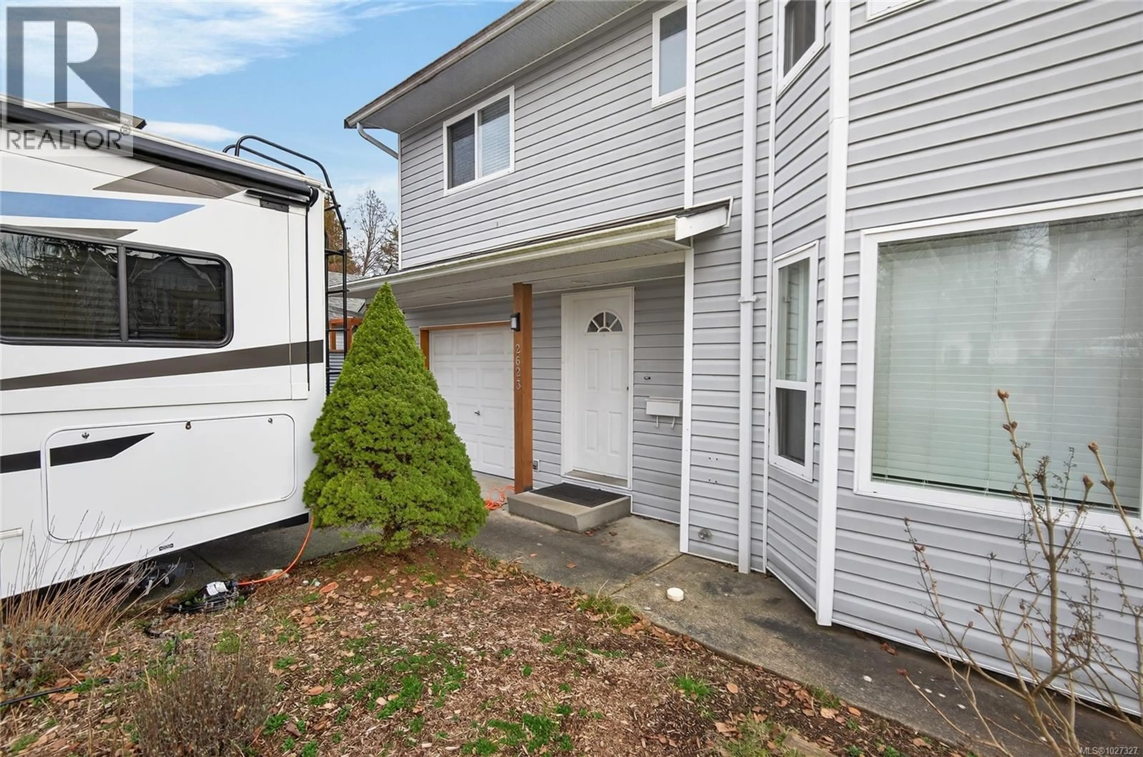 Home with vinyl exterior material, street for 2623 COOK ROAD, Campbell River British Columbia V9W1T2