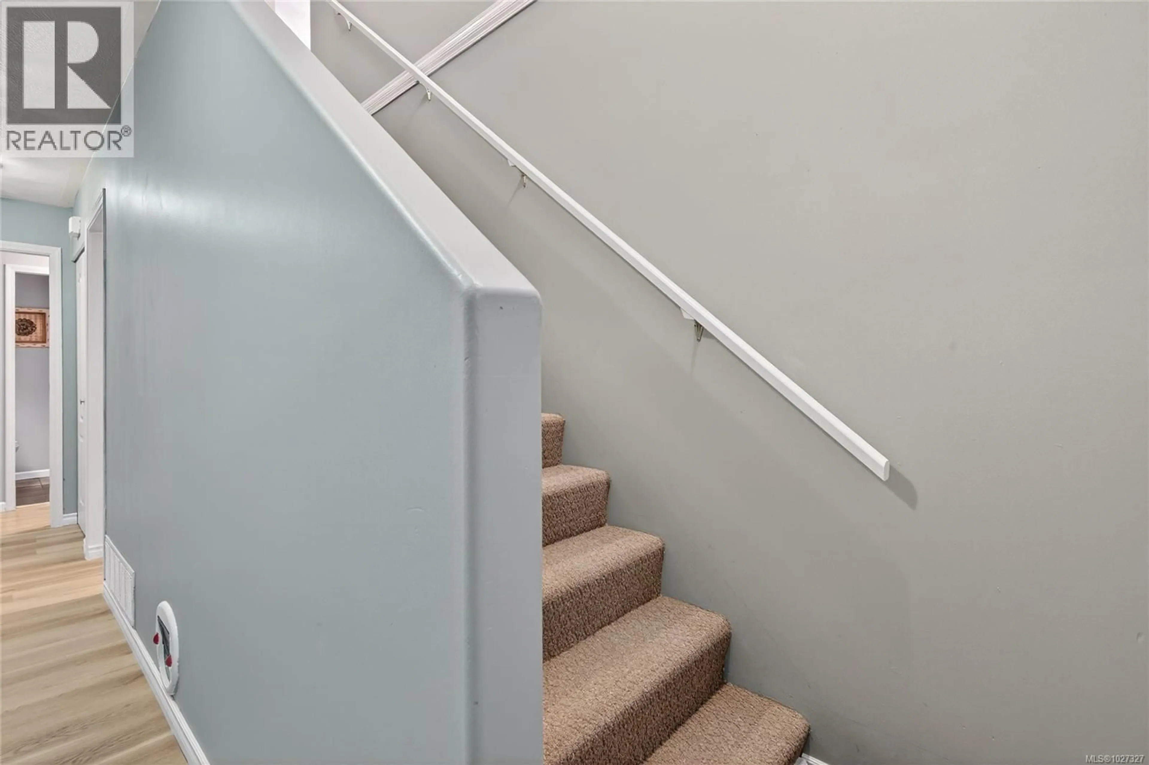 Stairs for 2623 COOK ROAD, Campbell River British Columbia V9W1T2