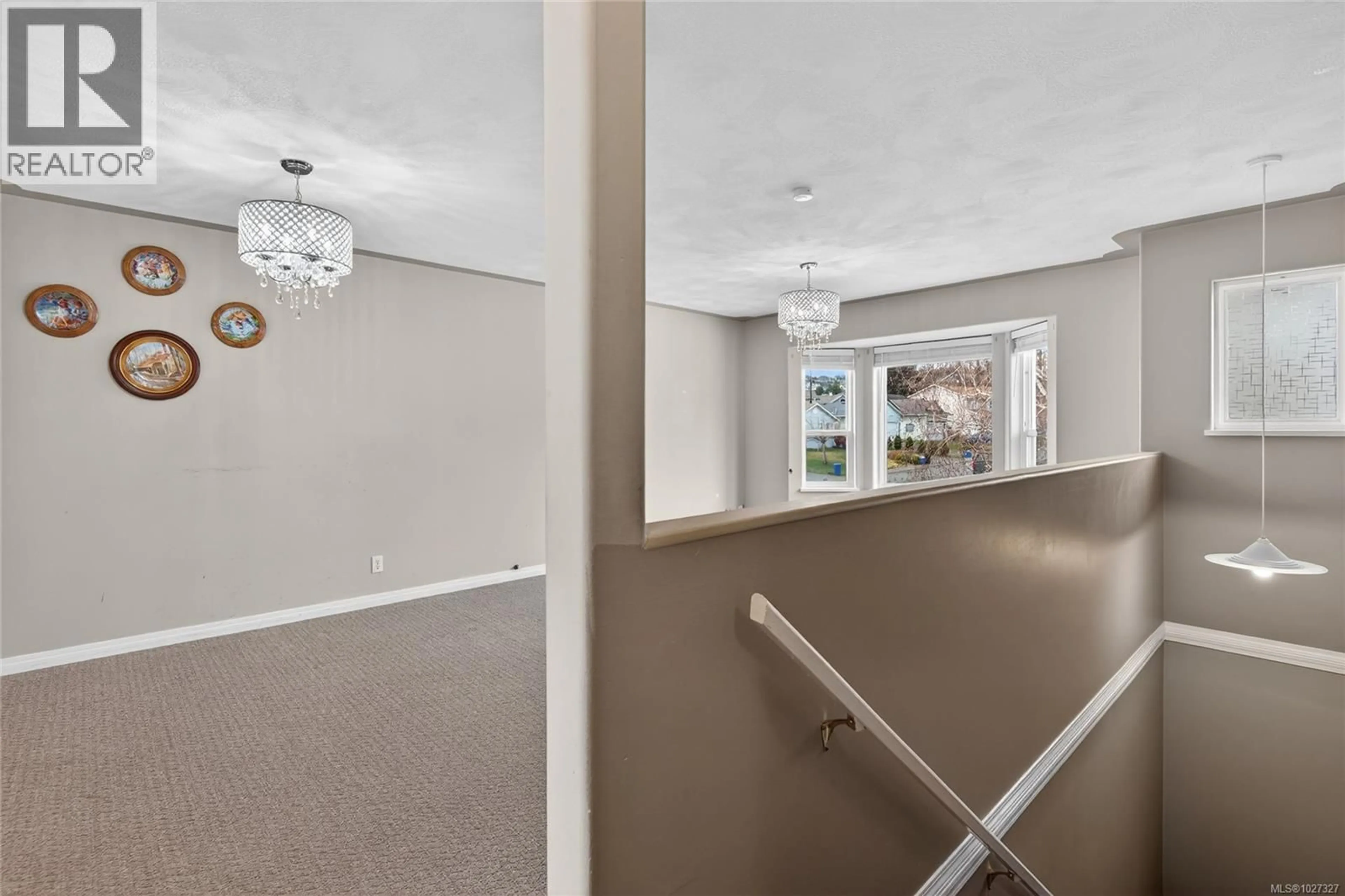 Indoor foyer for 2623 COOK ROAD, Campbell River British Columbia V9W1T2