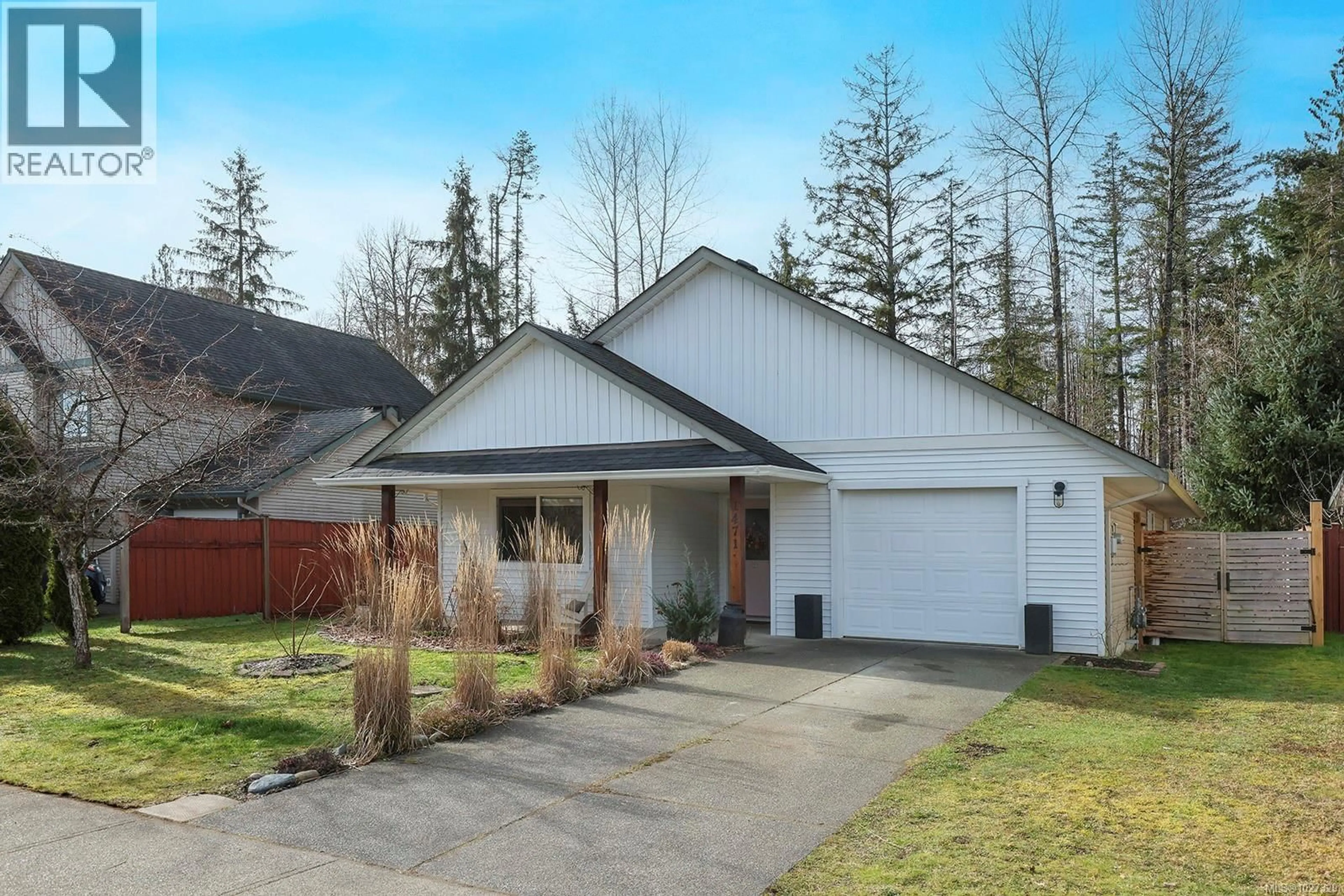 Home with vinyl exterior material, street for 1471 KREBS CRESCENT, Courtenay British Columbia V9N9E9
