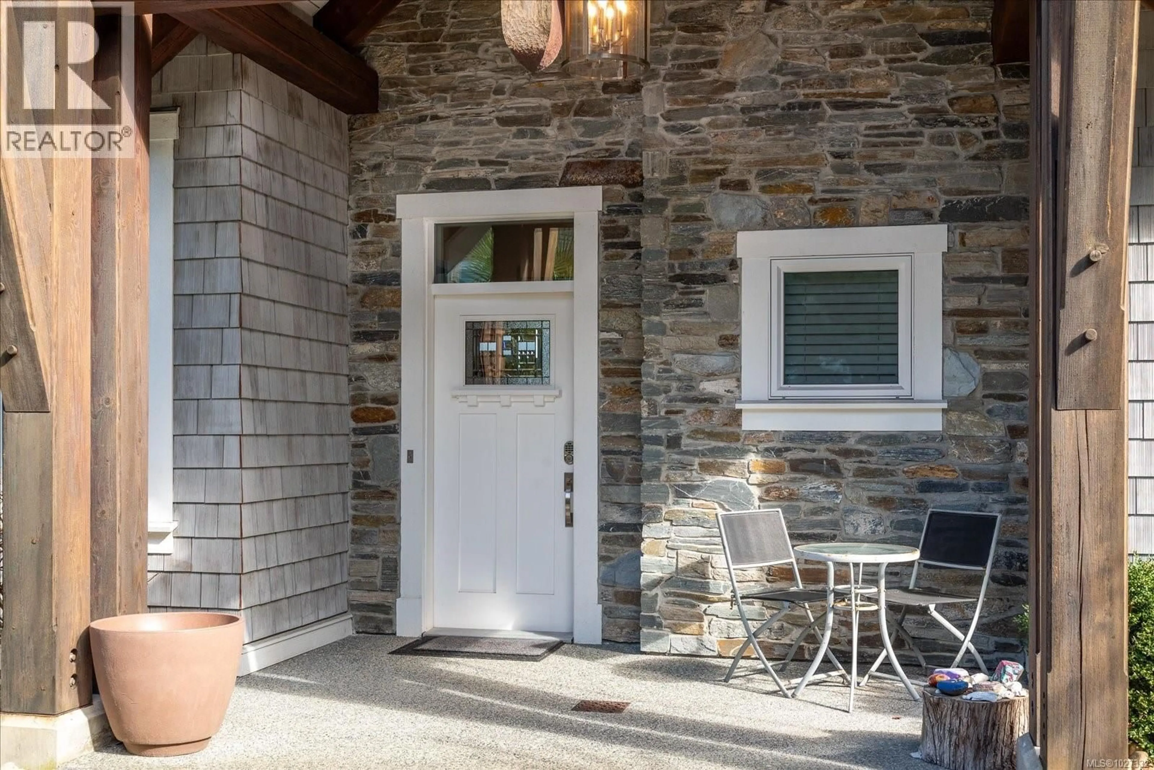 Indoor entryway for 8572 RUMMING ROAD, Lantzville British Columbia V0R2H0