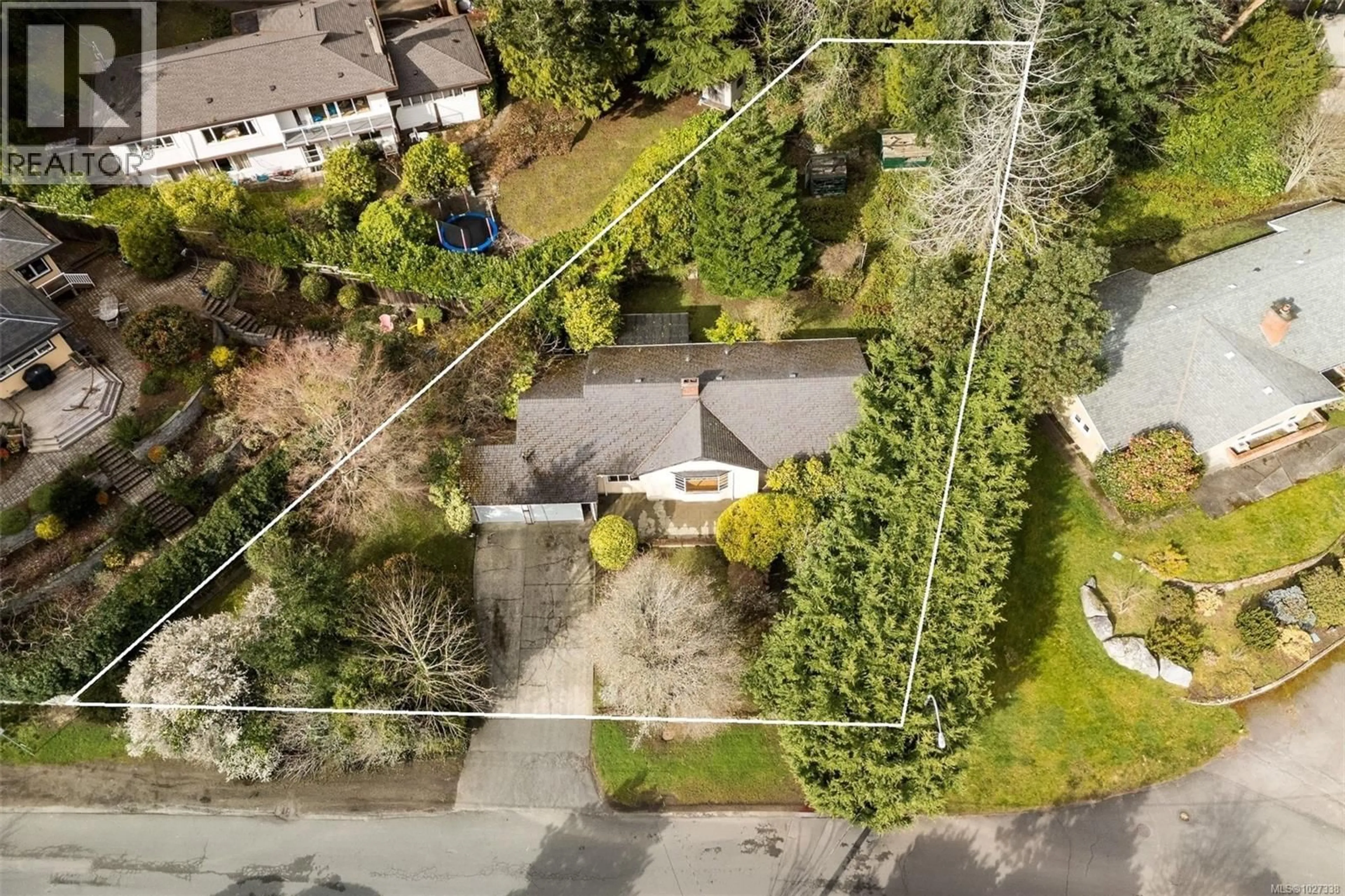 A pic from outside/outdoor area/front of a property/back of a property/a pic from drone, street for 3984 HOLLYDENE PLACE, Saanich British Columbia V8N3Z7