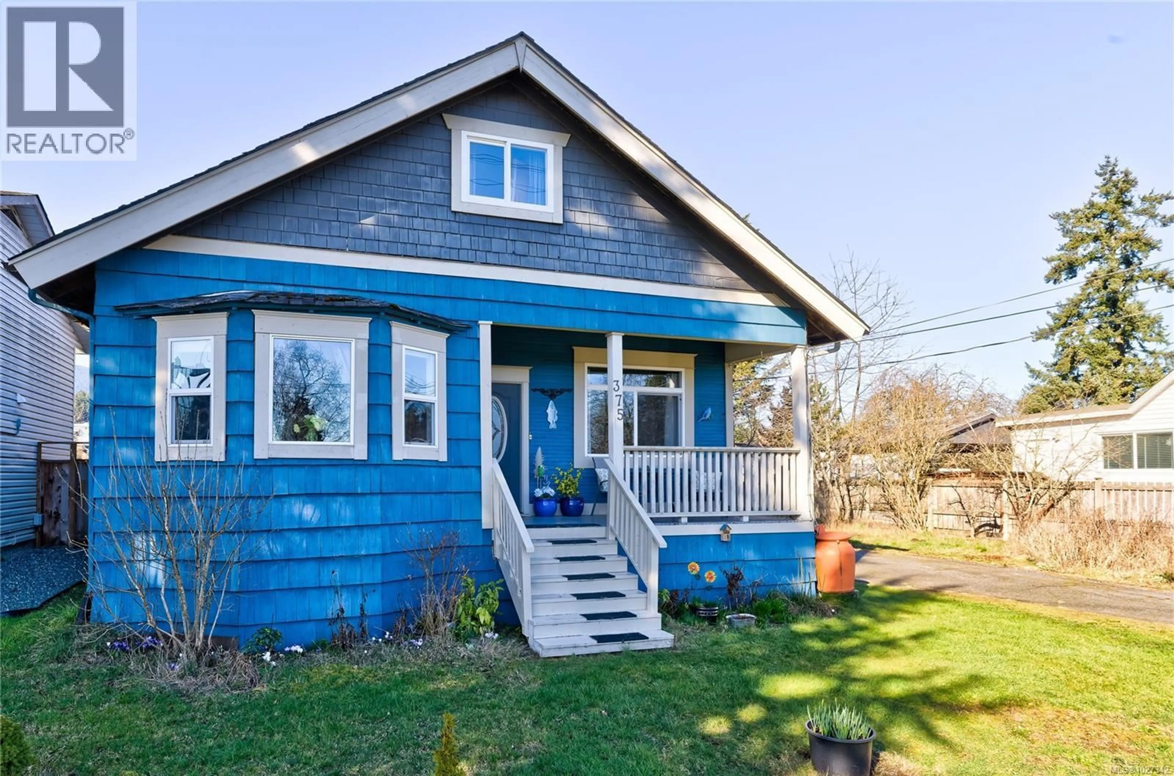 Home with vinyl exterior material, street for 375 HOWARD AVENUE, Nanaimo British Columbia V9R3R8