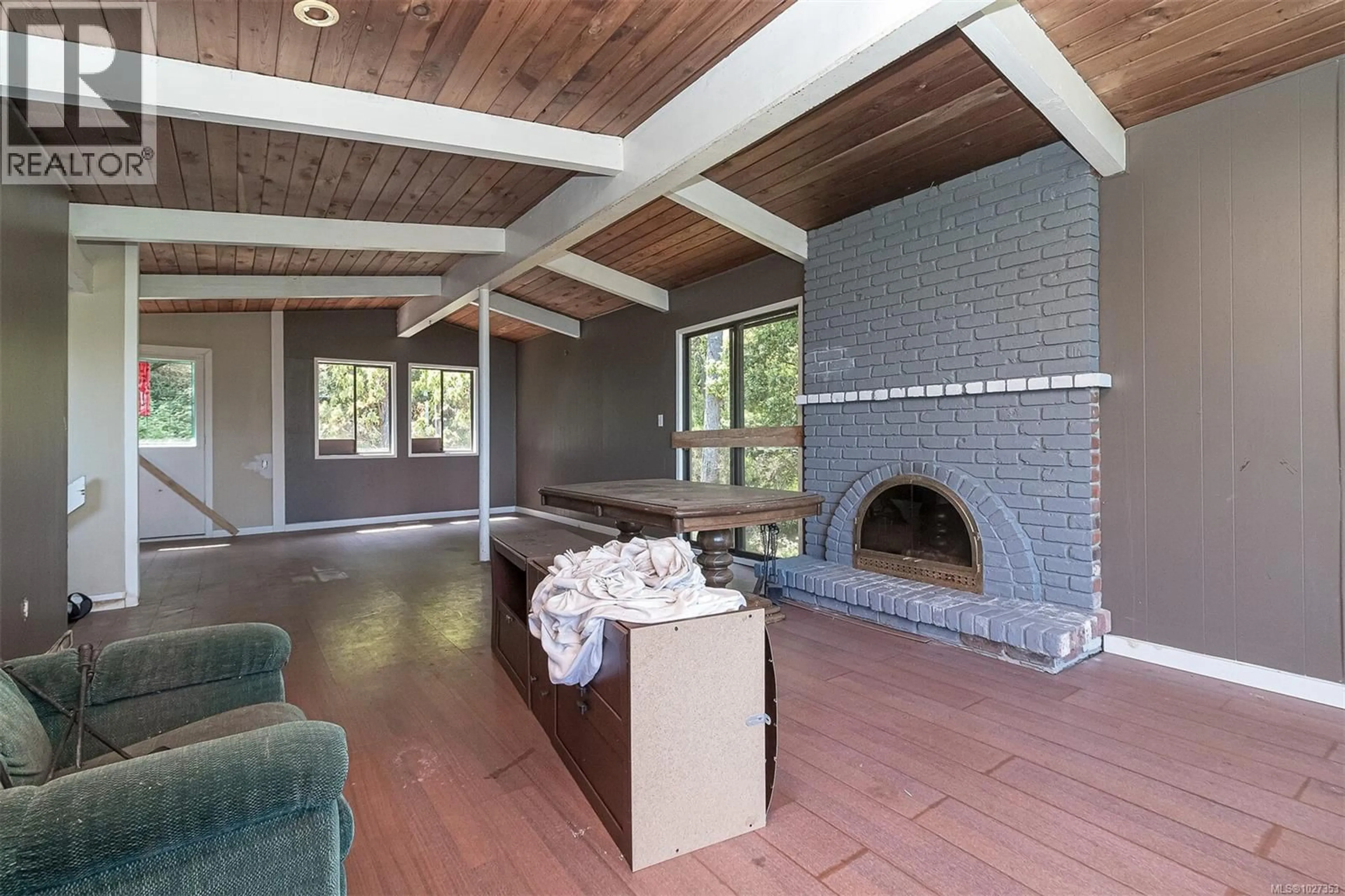 Living room with furniture, unknown for 3351 BETULA PLACE, Colwood British Columbia V9C2N7