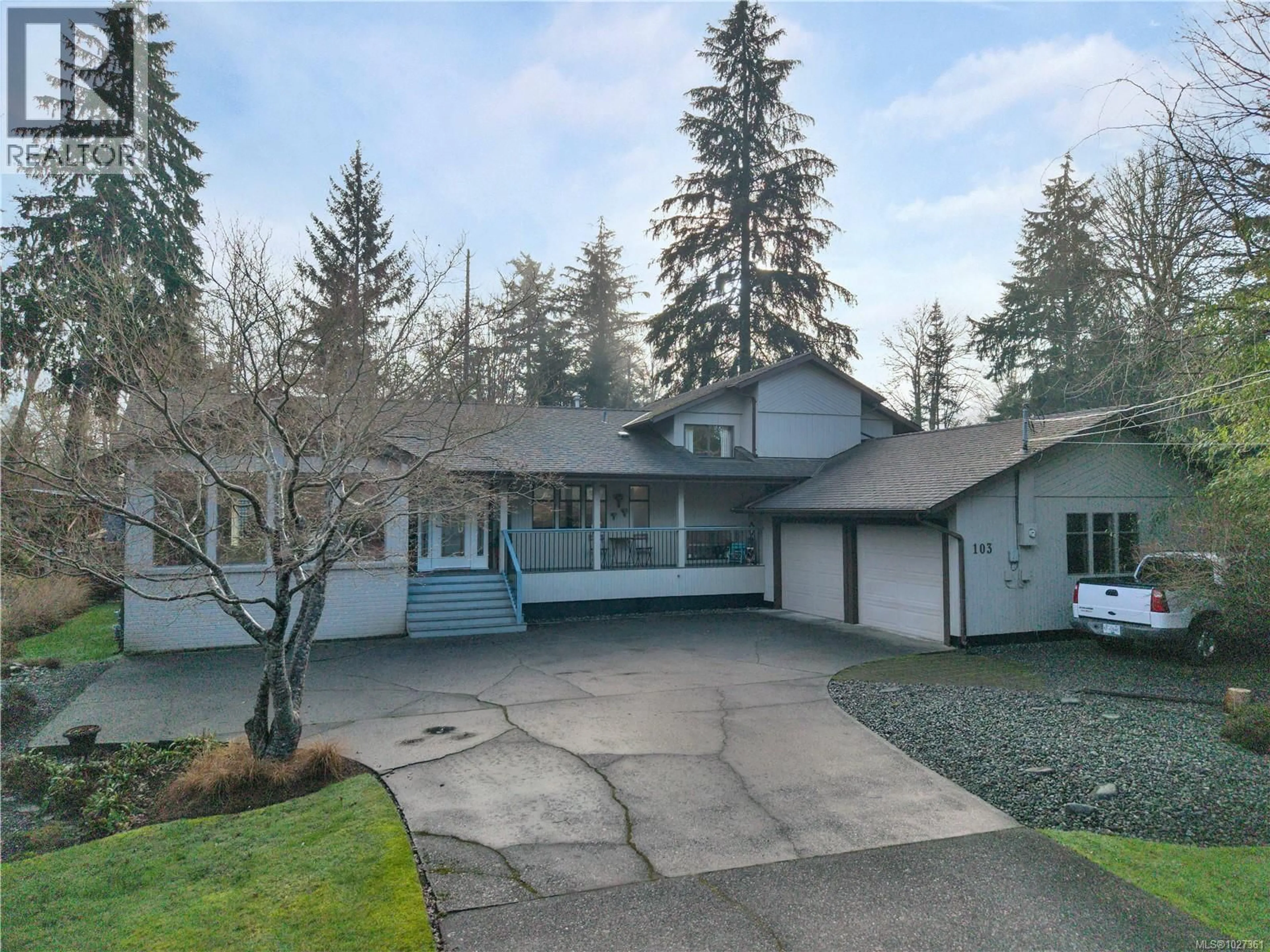 Home with vinyl exterior material, street for 103 REDONDA WAY, Campbell River British Columbia V9H1J4