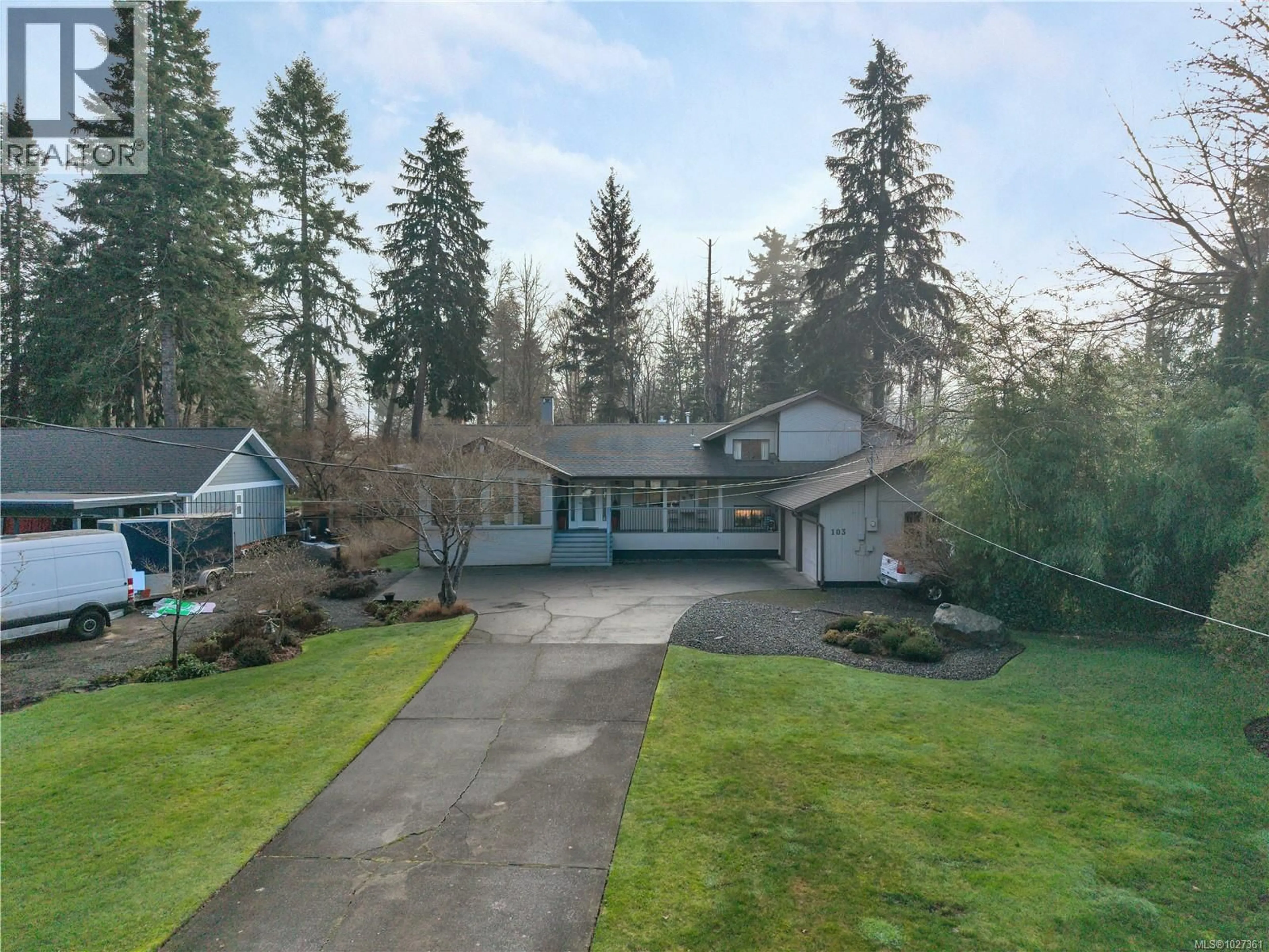 A pic from outside/outdoor area/front of a property/back of a property/a pic from drone, unknown for 103 REDONDA WAY, Campbell River British Columbia V9H1J4
