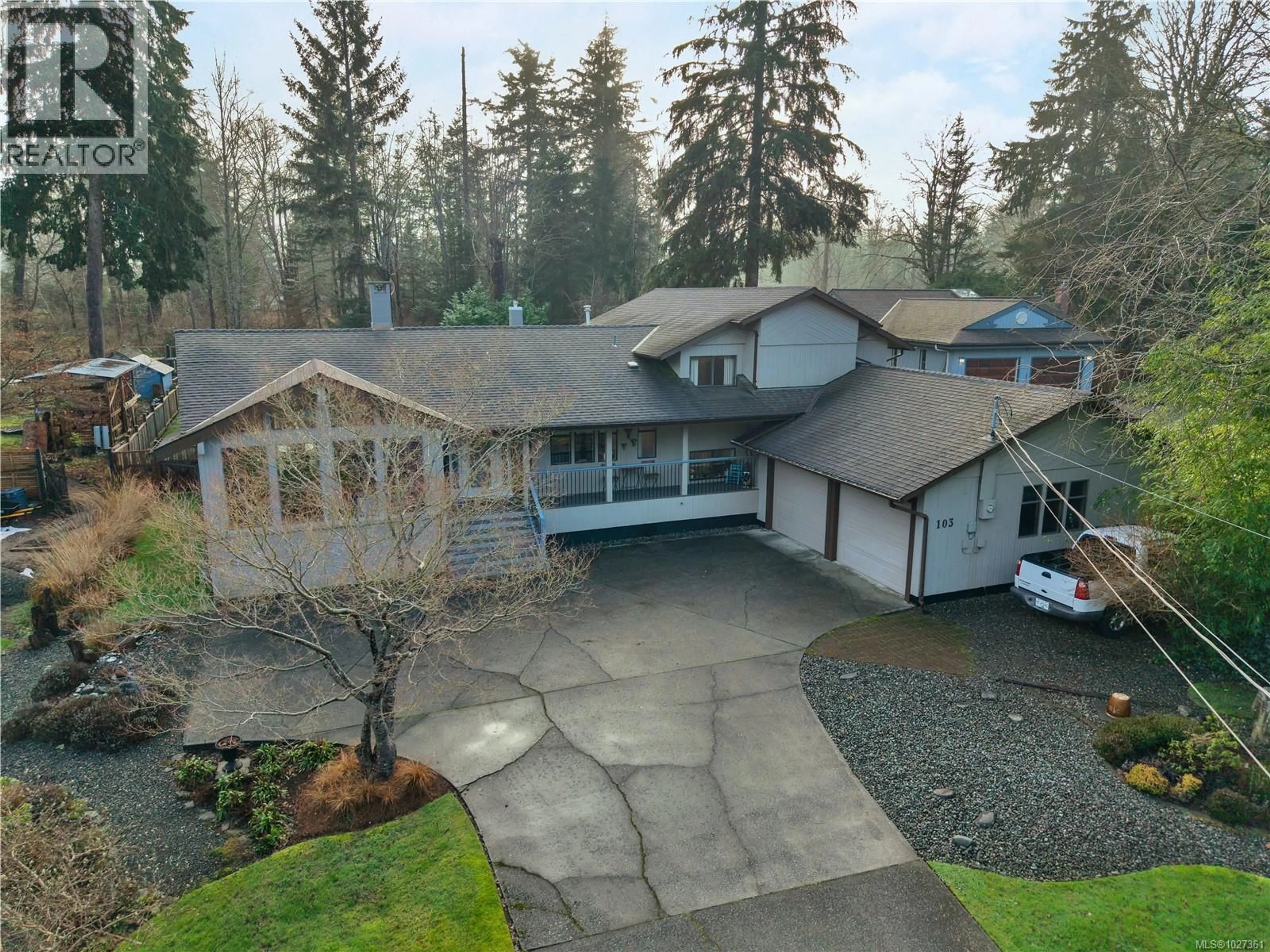 A pic from outside/outdoor area/front of a property/back of a property/a pic from drone, unknown for 103 REDONDA WAY, Campbell River British Columbia V9H1J4