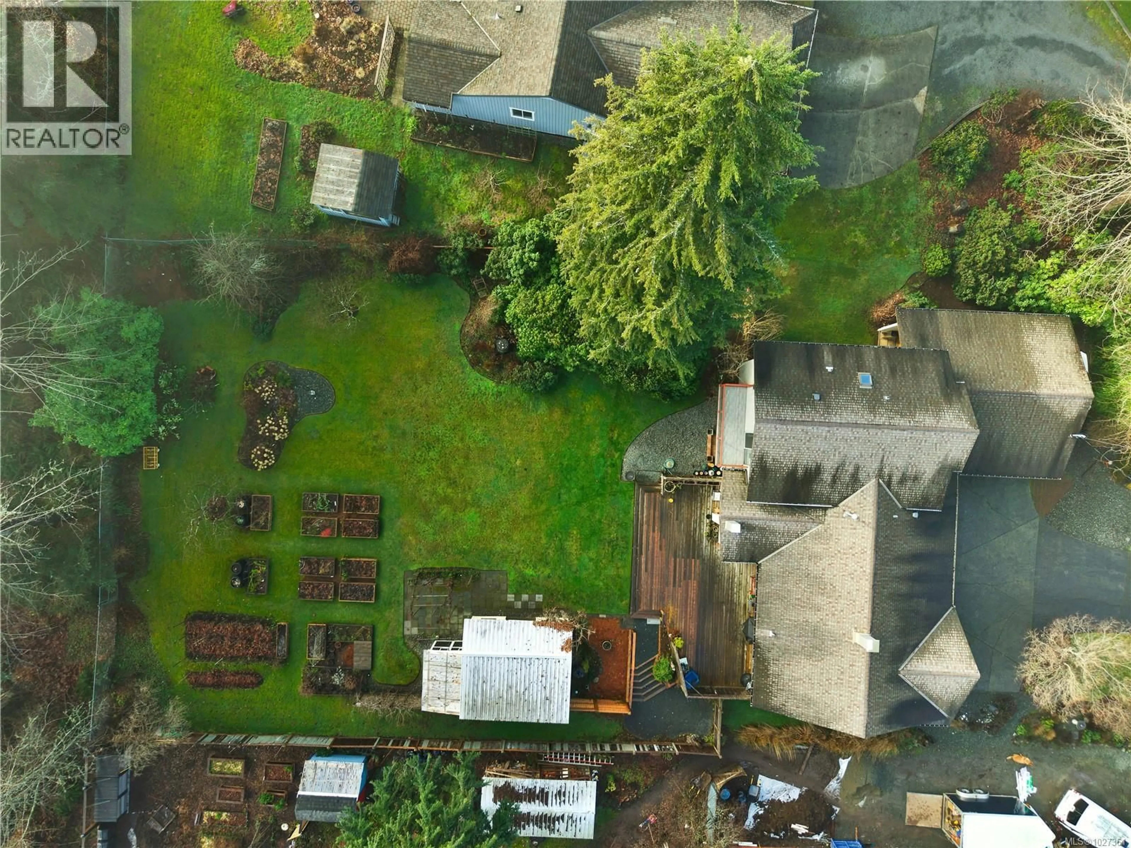 A pic from outside/outdoor area/front of a property/back of a property/a pic from drone, unknown for 103 REDONDA WAY, Campbell River British Columbia V9H1J4
