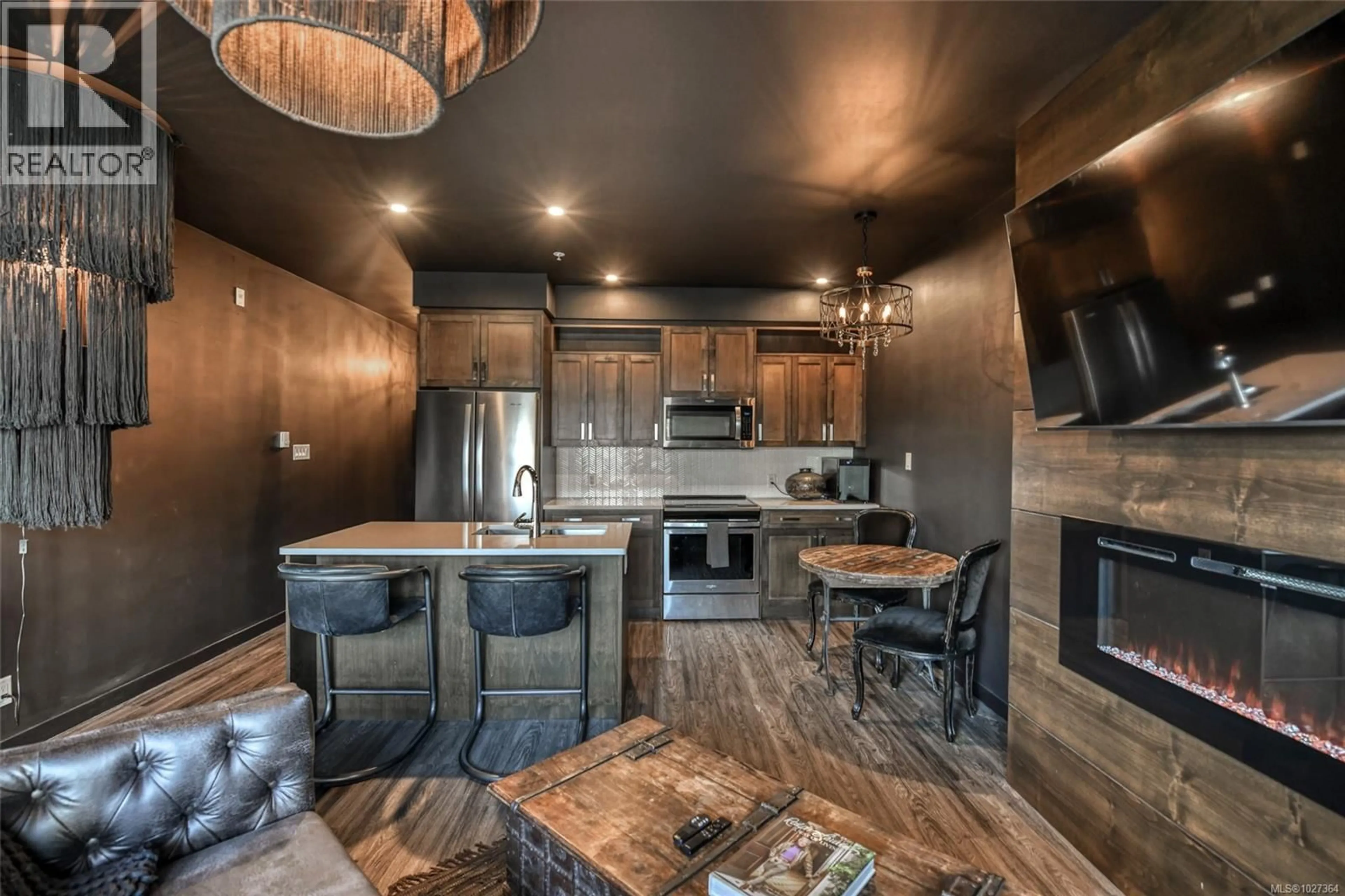 Rustic kitchen, unknown for 302 - 91 CHAPEL STREET, Nanaimo British Columbia V9R0J3