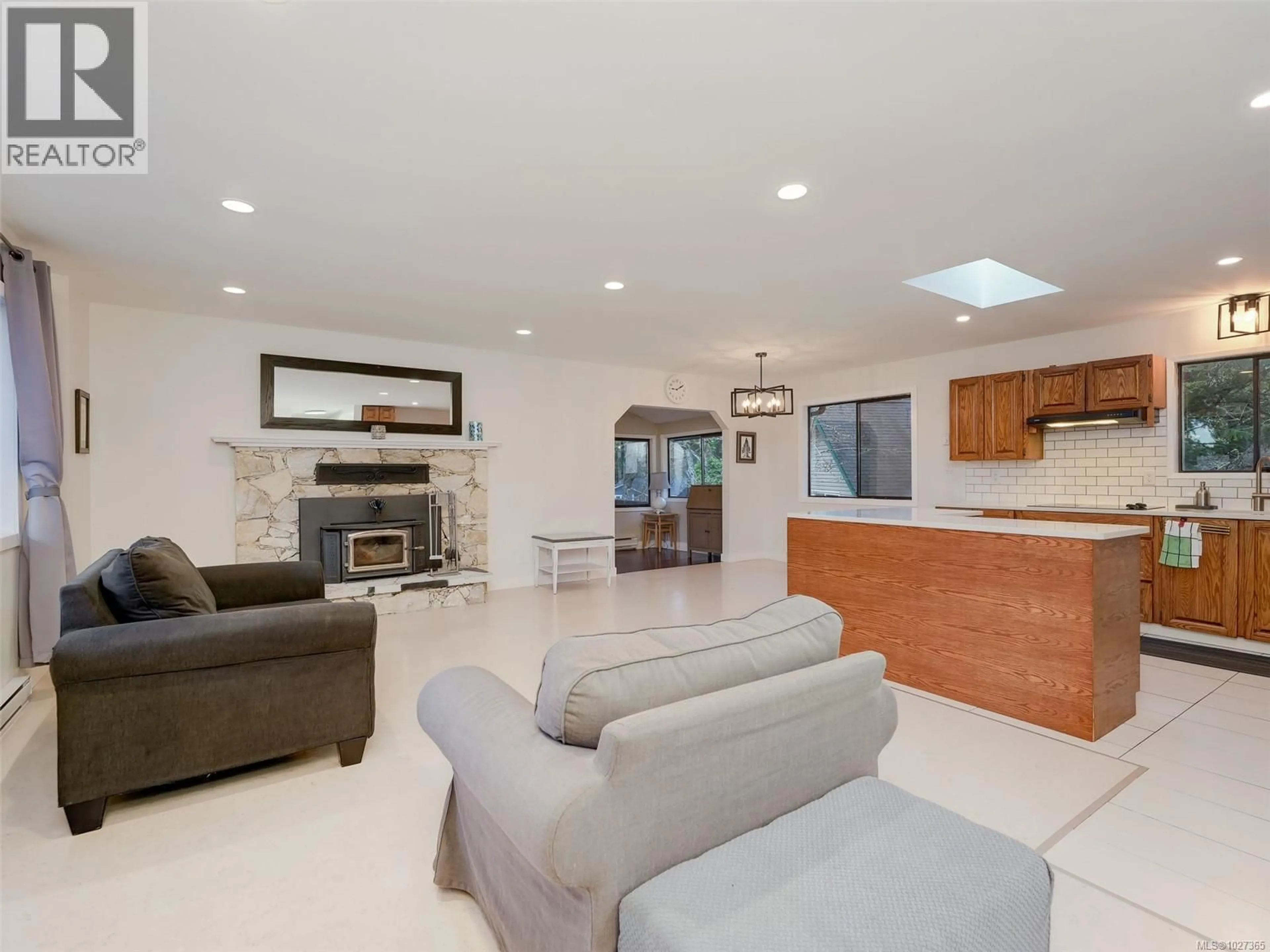 Living room with furniture, ceramic/tile floor for 905 GADE ROAD, Langford British Columbia V9B4Z6