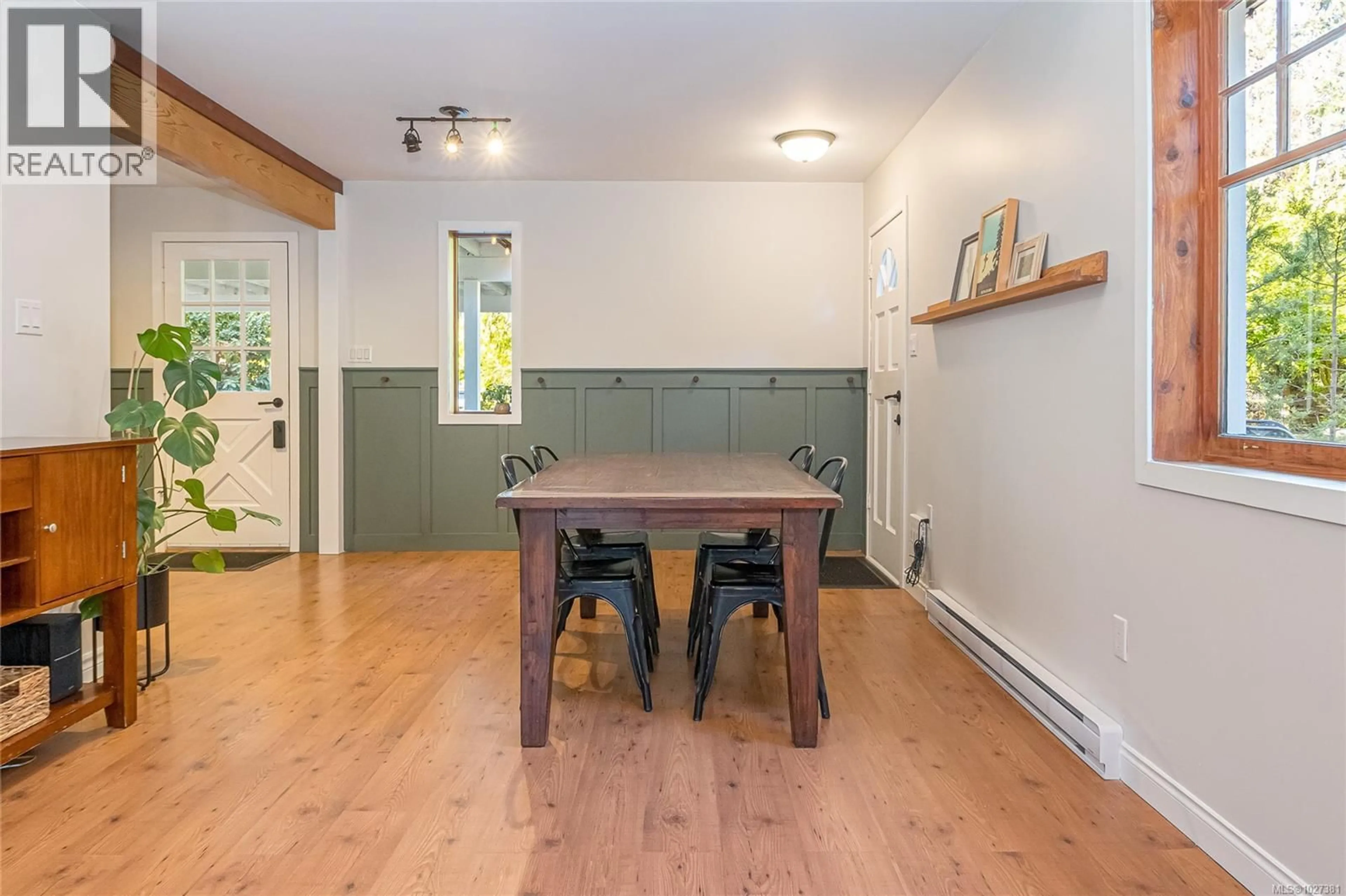 Dining room, wood/laminate floor for 864 CARSON ROAD, Whiskey Creek British Columbia V9K1V7