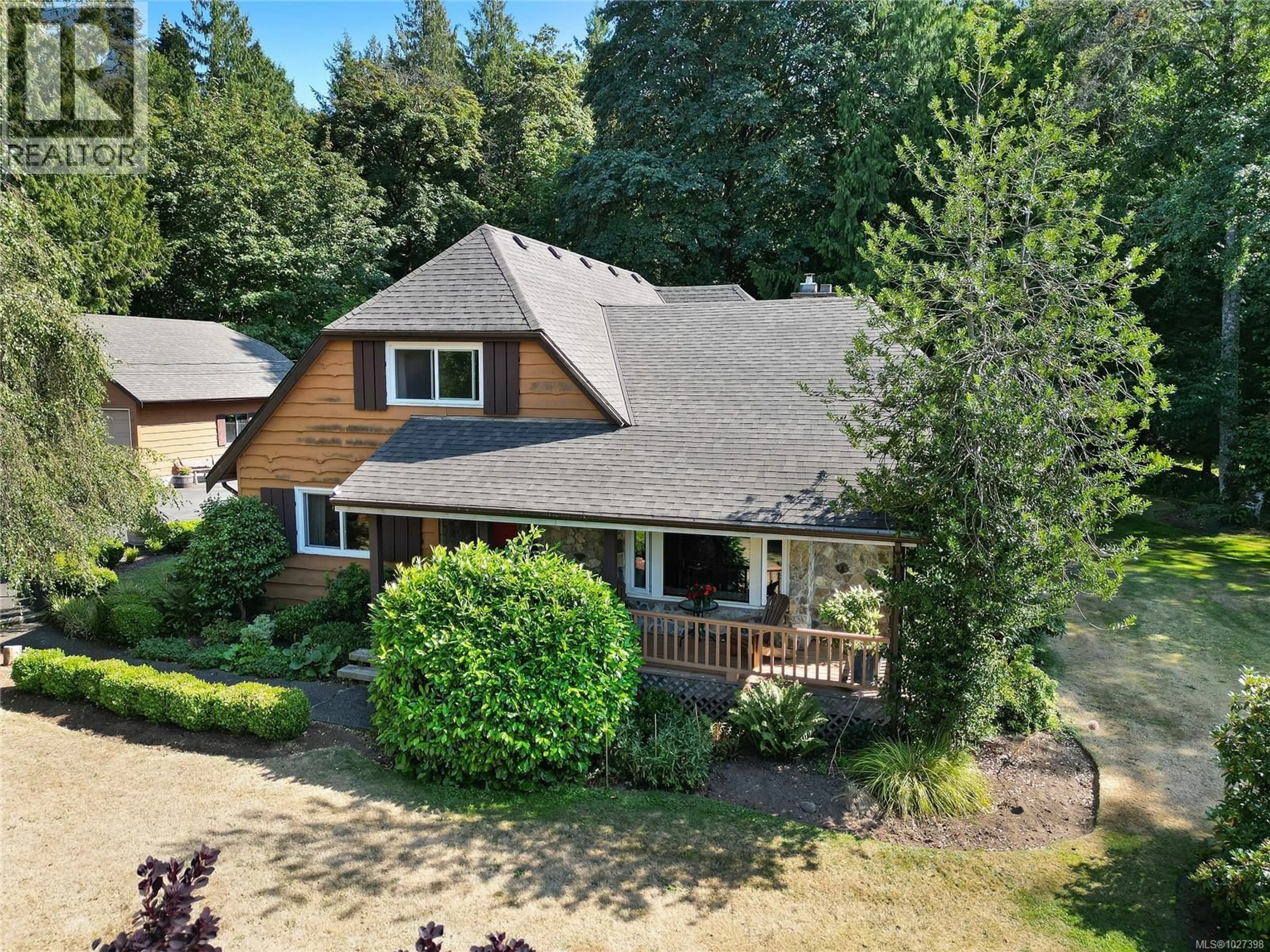A pic from outside/outdoor area/front of a property/back of a property/a pic from drone, street for 1695 CULTRA AVENUE, Central Saanich British Columbia V8M1T1
